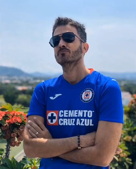 Desde su llegada a México Fernando del Solar se declaró seguidor de La Máquina Celeste de la Cruz Azul (Foto: Instagram/@fernandodelsolar)