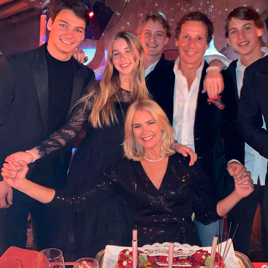 Valeria Mazza festejó su cumpleaños número 50 en compañía de Alejandro Gravier y los hijos de ambos: Tiziano, Taína, Balthazar y Benicio (Foto: Instagram)