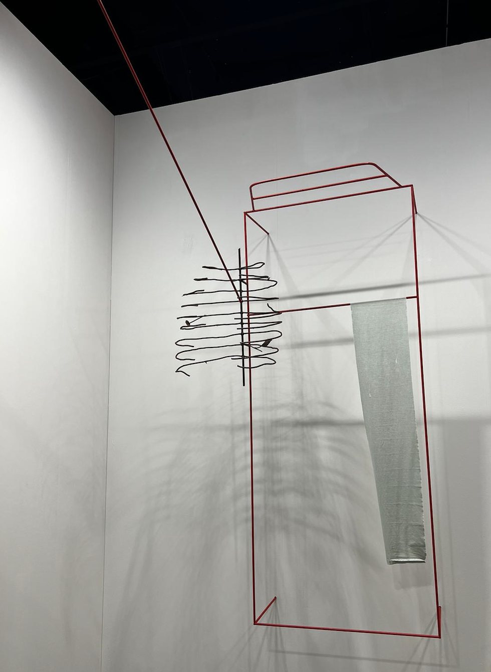 Obra de Carlos Herrera llevada por la galería Ruth Benzacar a Art Basel Miami Beach 2022, en el sector Positions.