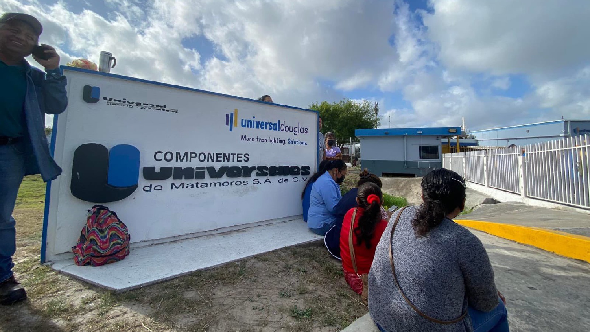 Maquiladora en Matamoros cerró inexplicablemente, dejando a más de 500 trabajadores en incertidumbre 