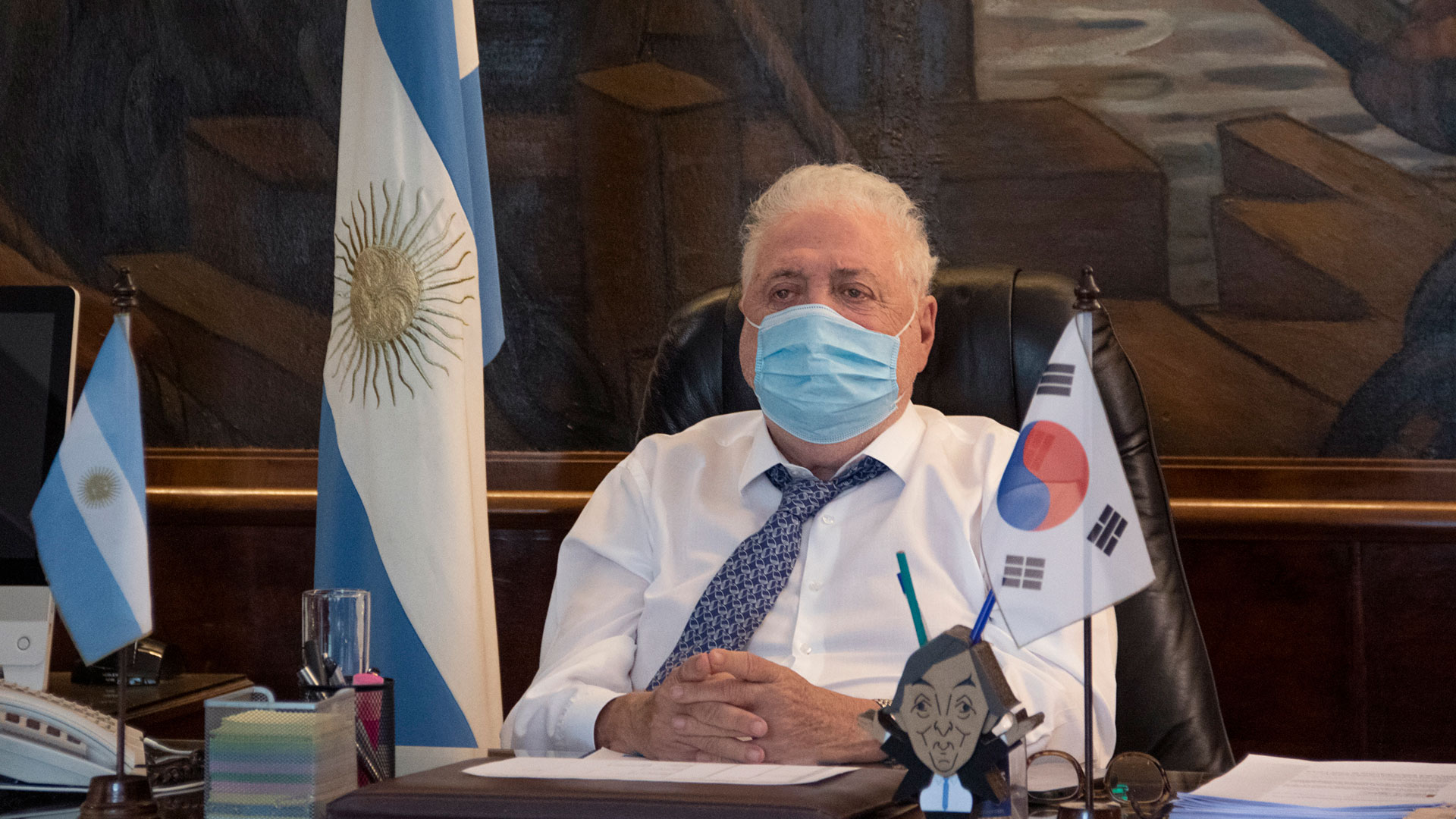 Ginés González García en el Ministerio de Salud, reunido con el embajador coreano