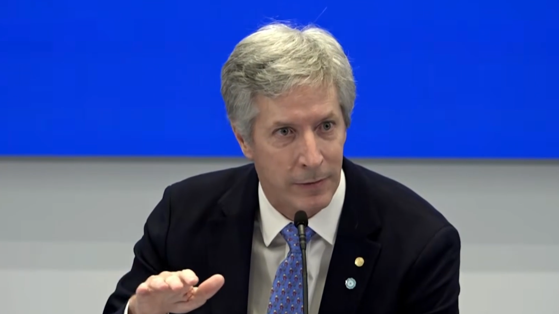El presidente del BCRA admiti&oacute; que la econom&iacute;a crece 