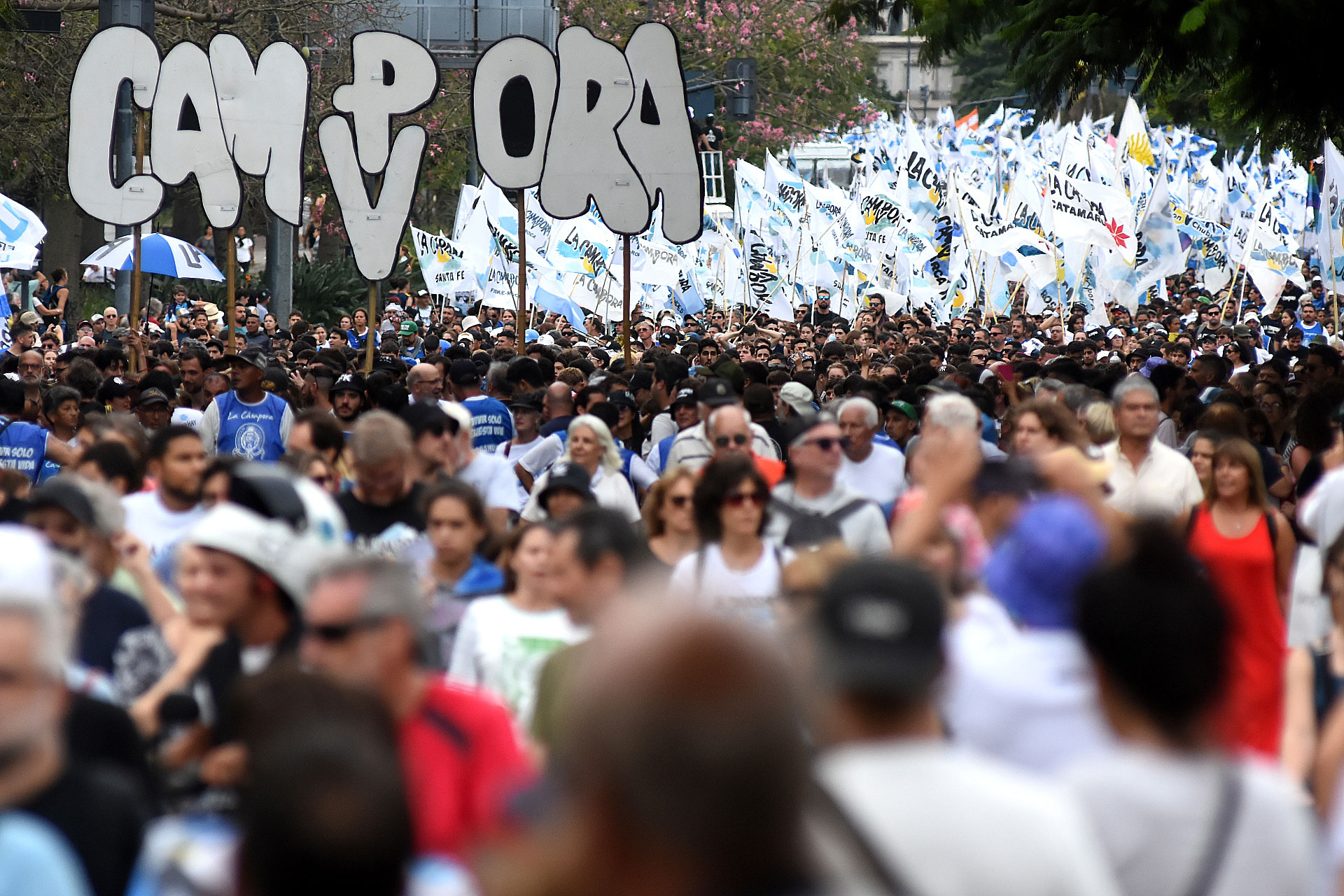 La columna de La Cámpora fue la más numerosa en la marcha a Plaza de Mayo: partió por la mañana desde la ex ESMA y según sus referentes juntó a más de 90 mil personas (Nicolas Stulberg)