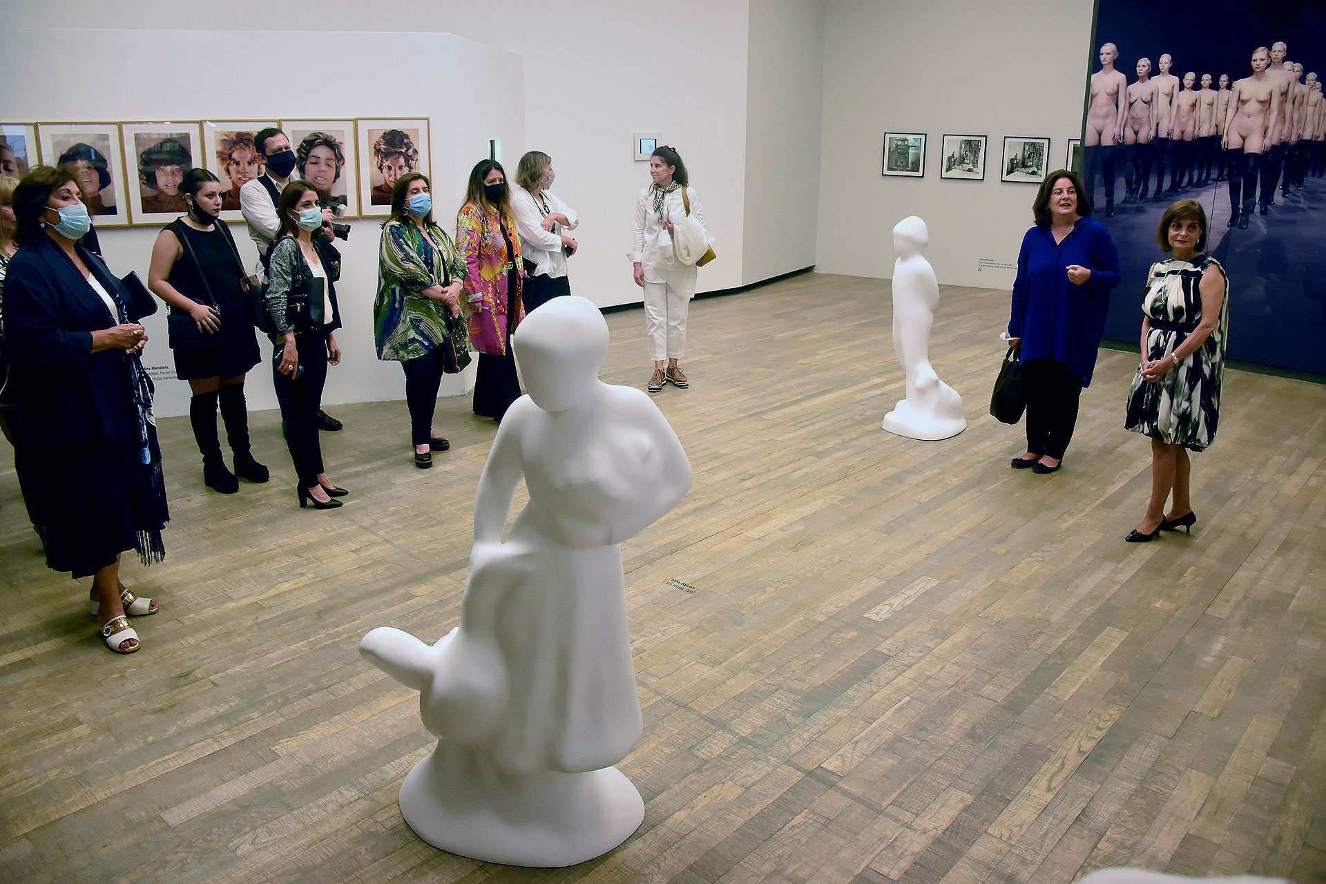 Adriana Rosenberg y Claudia Stad, las mentoras de la distinción. La entrega de premios se llevó a cabo en el marco de la exhibición