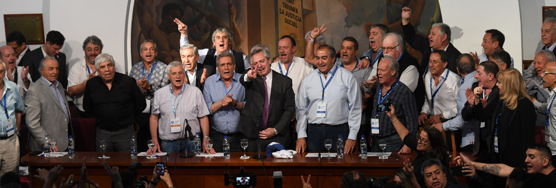 Dirigentes de la CGT están molestos con la administración de Alberto Fernández por la propuesta de pagar en cinco cuotas el medio aguinaldo de los empleados estatales.