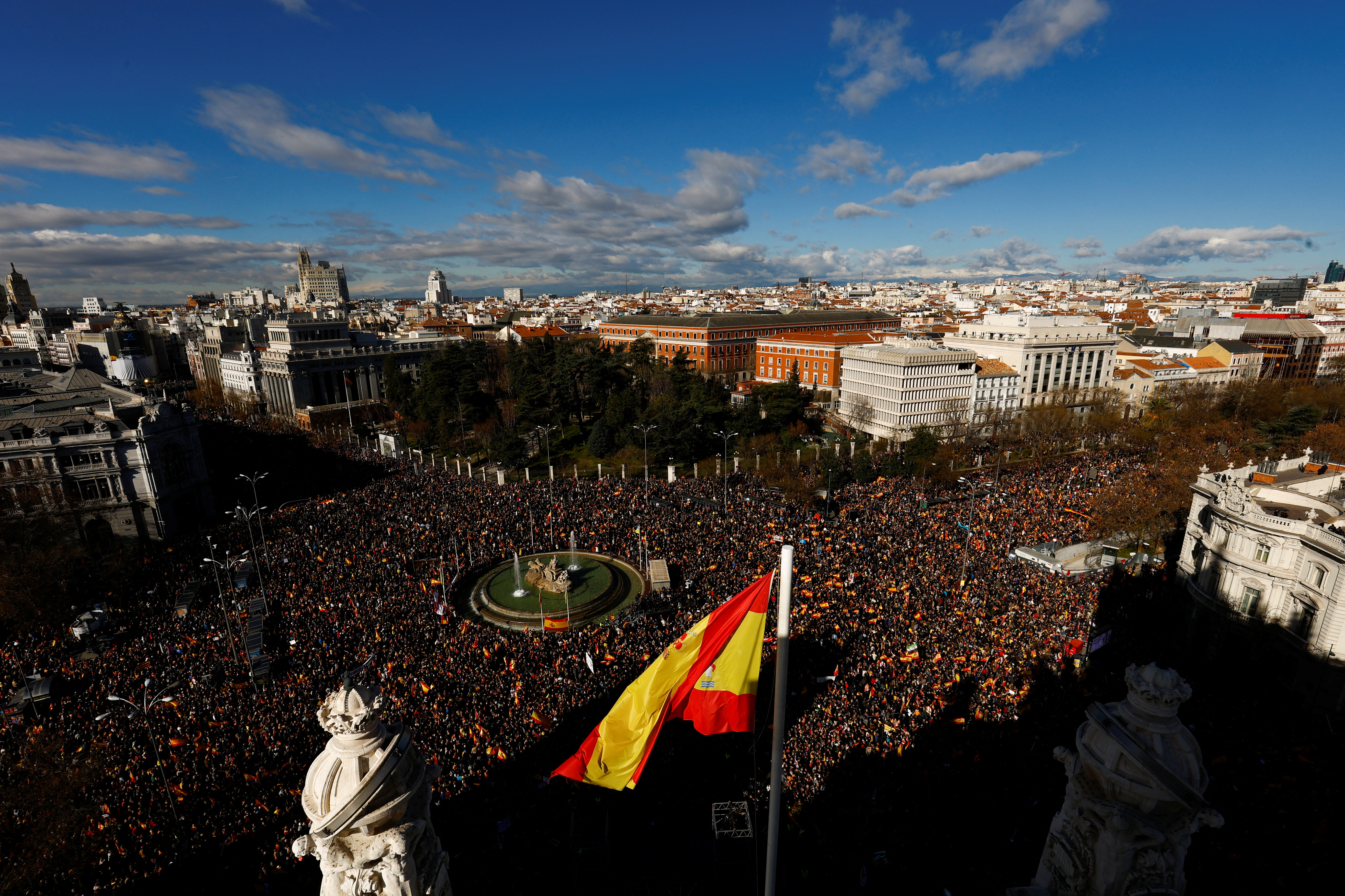 Un vista de la gran protesta contra Sánchez en España 