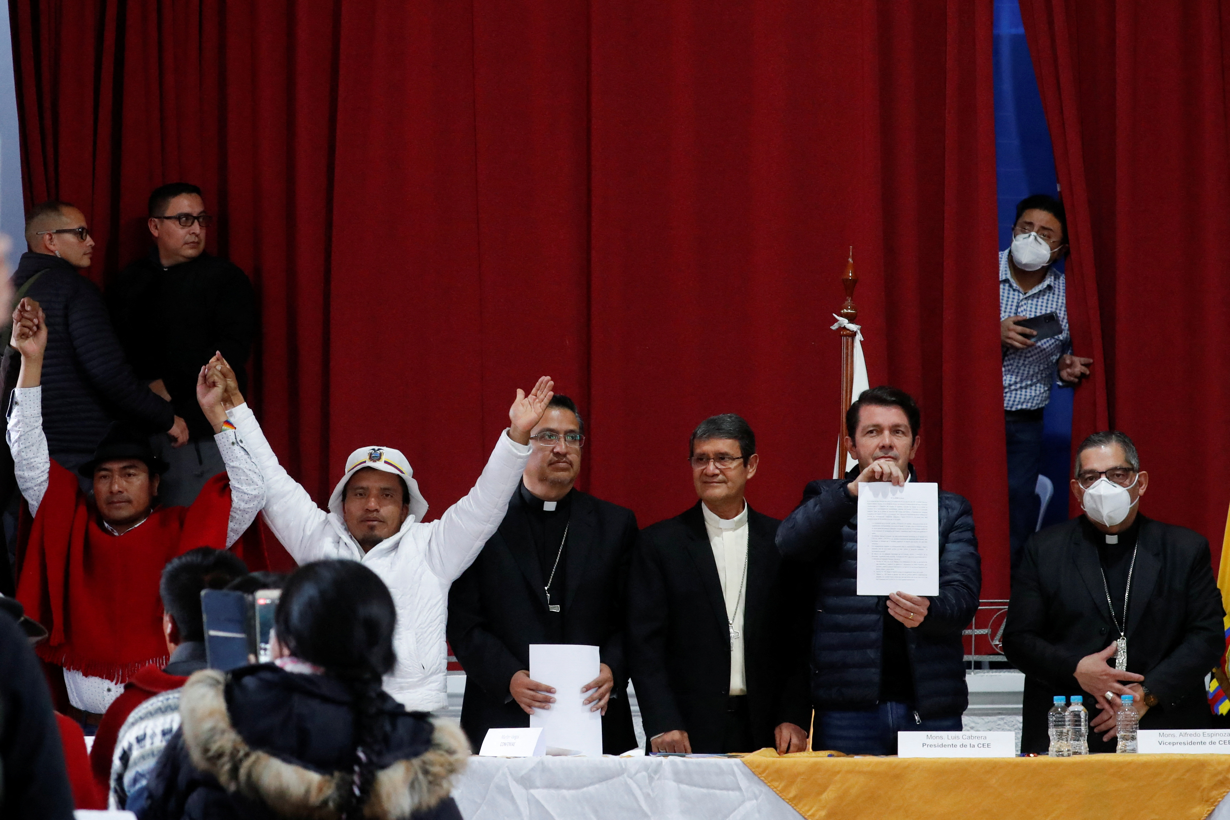 Ecuador: el gobierno pidió a la Iglesia que convoque a la primera reunión con el movimiento indígena tras la firma del acta de paz