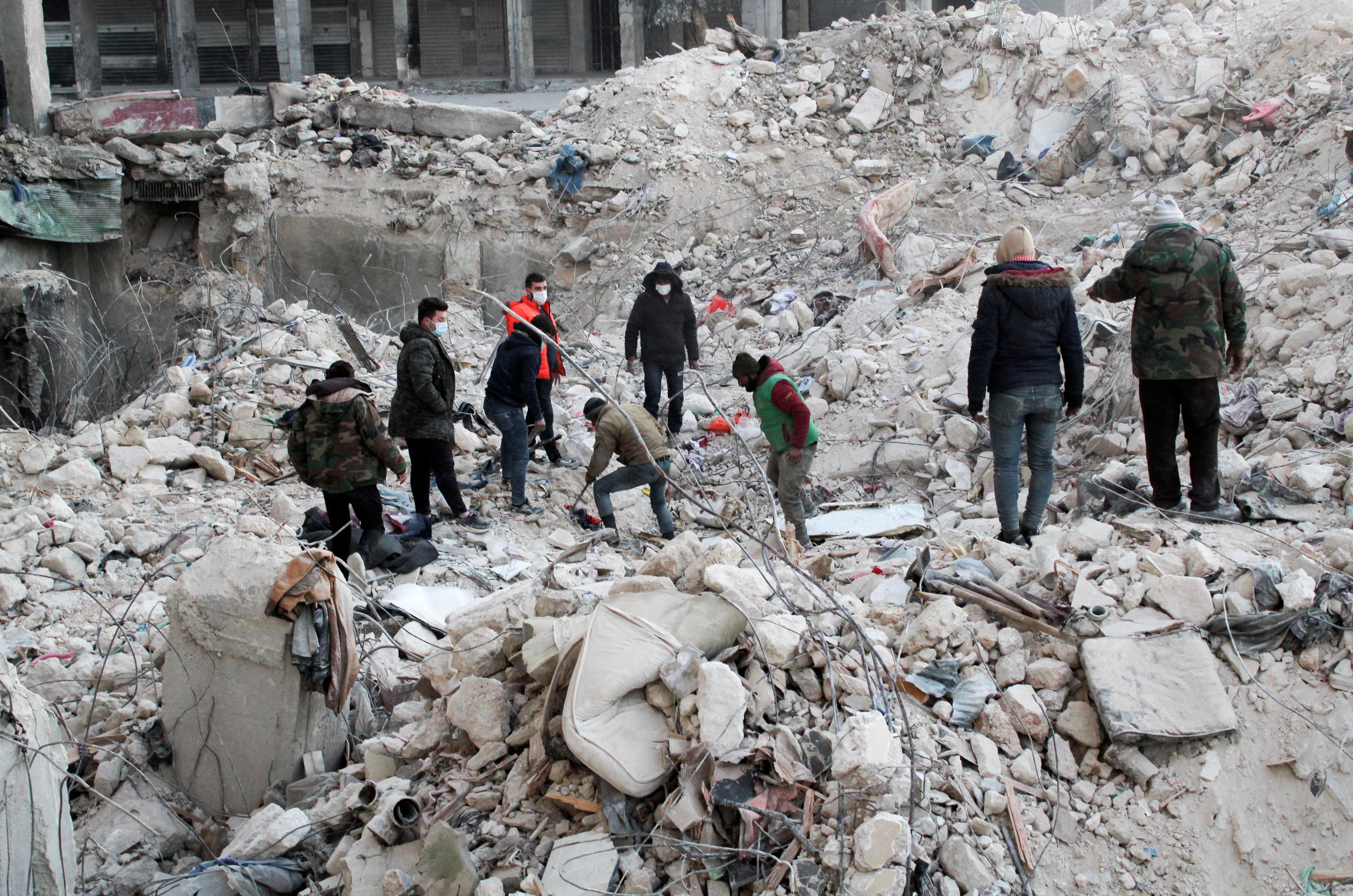 Ascendió a más de 16.000 la cifra de muertos en Turquía y Siria por el terremoto. (REUTERS/Firas Makdesi)