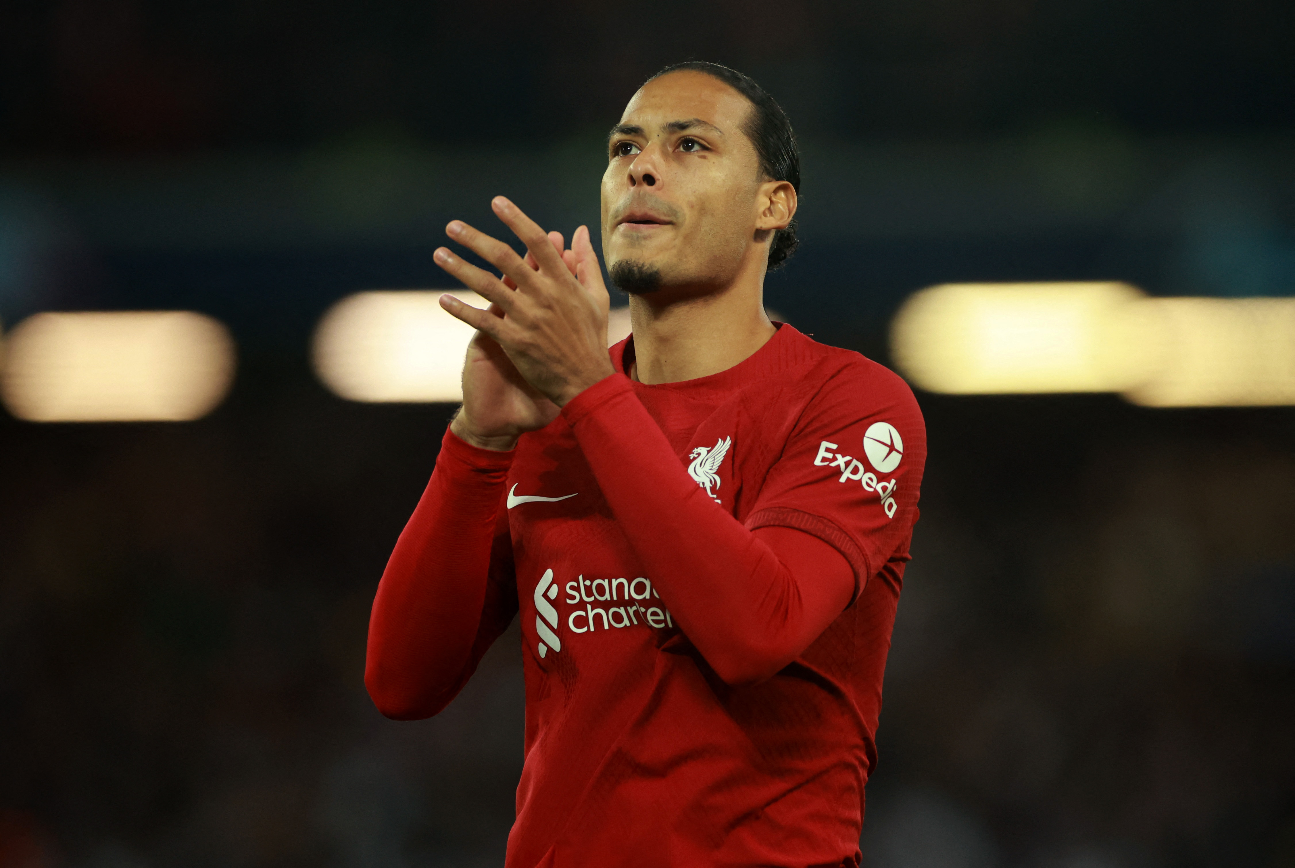 Virgil van Dijk celebra la conquista prematura. Foto: REUTERS/Phil Noble