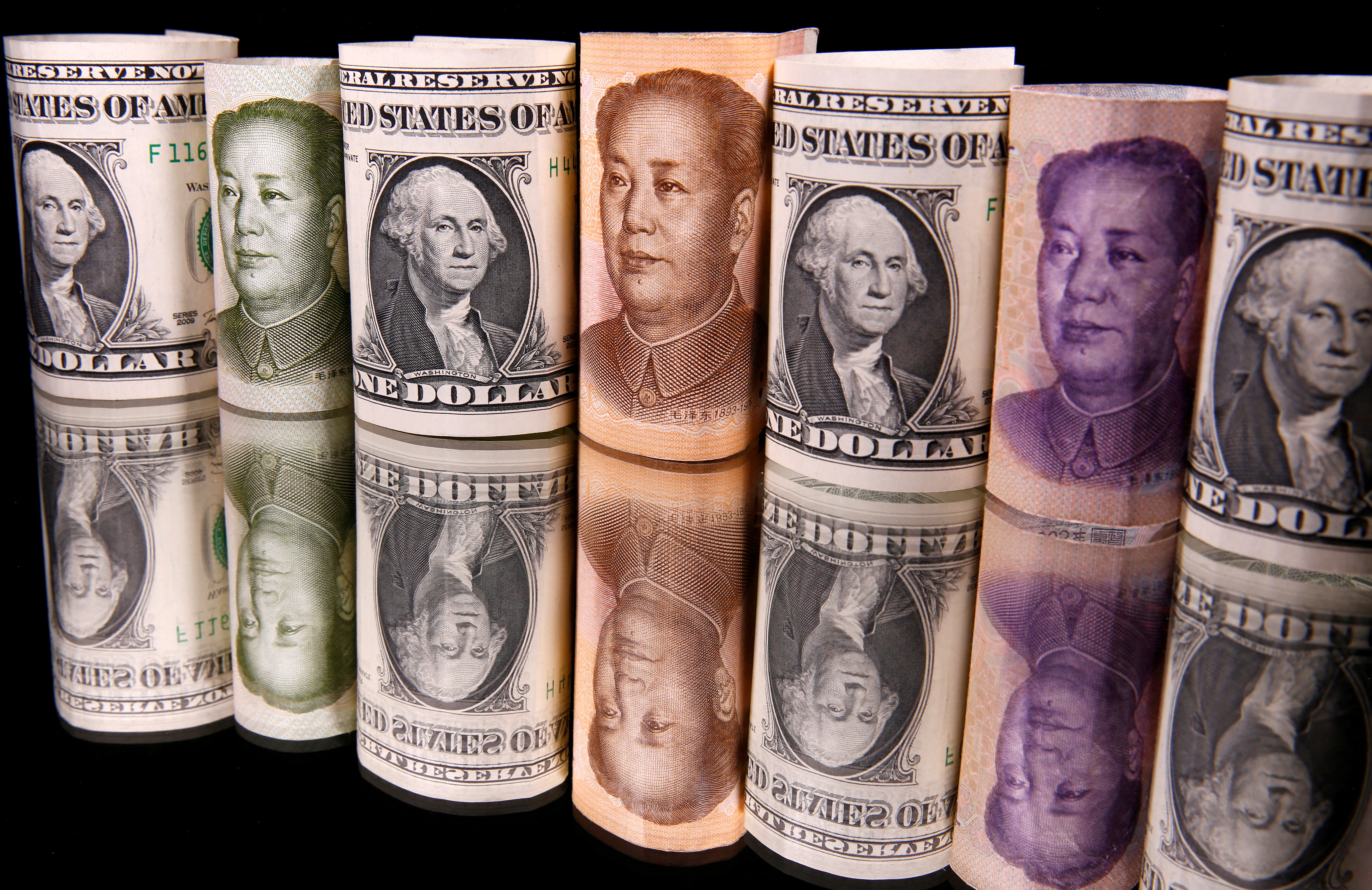 El gobierno chino flexibilizó las restricciones sanitarias por el covid y su moneda se fortaleció frente al dólar. REUTERS/Dado Ruvic