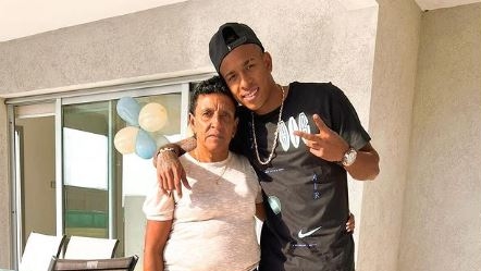 Villa en su madre: foto posteada en Instagram ayer para su cumpleaños. 