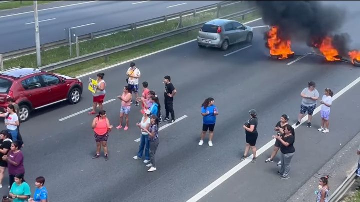 Homenajearon a Locomotora Oliveras en la reinauguración de un gimnasio