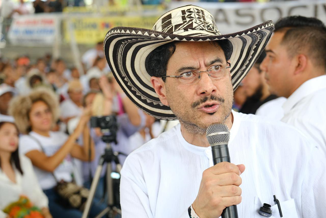 Aumento del salario mínimo impulsó intención de voto de Iván Cepeda según Polymarket: Fajardo sigue de segundo - Infobae