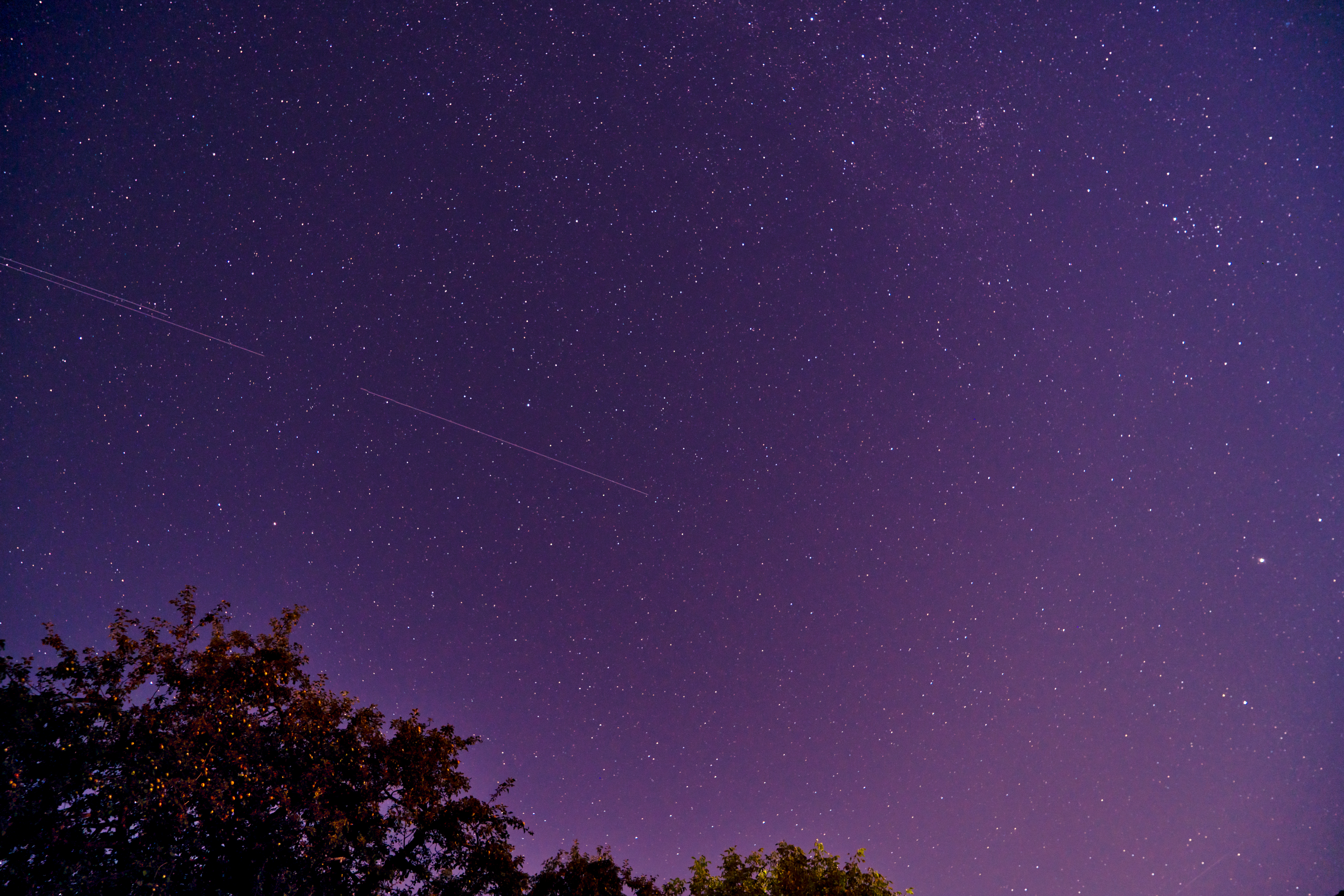 lluvia de meteoros Perseidas, con una vista del cielo estrellado