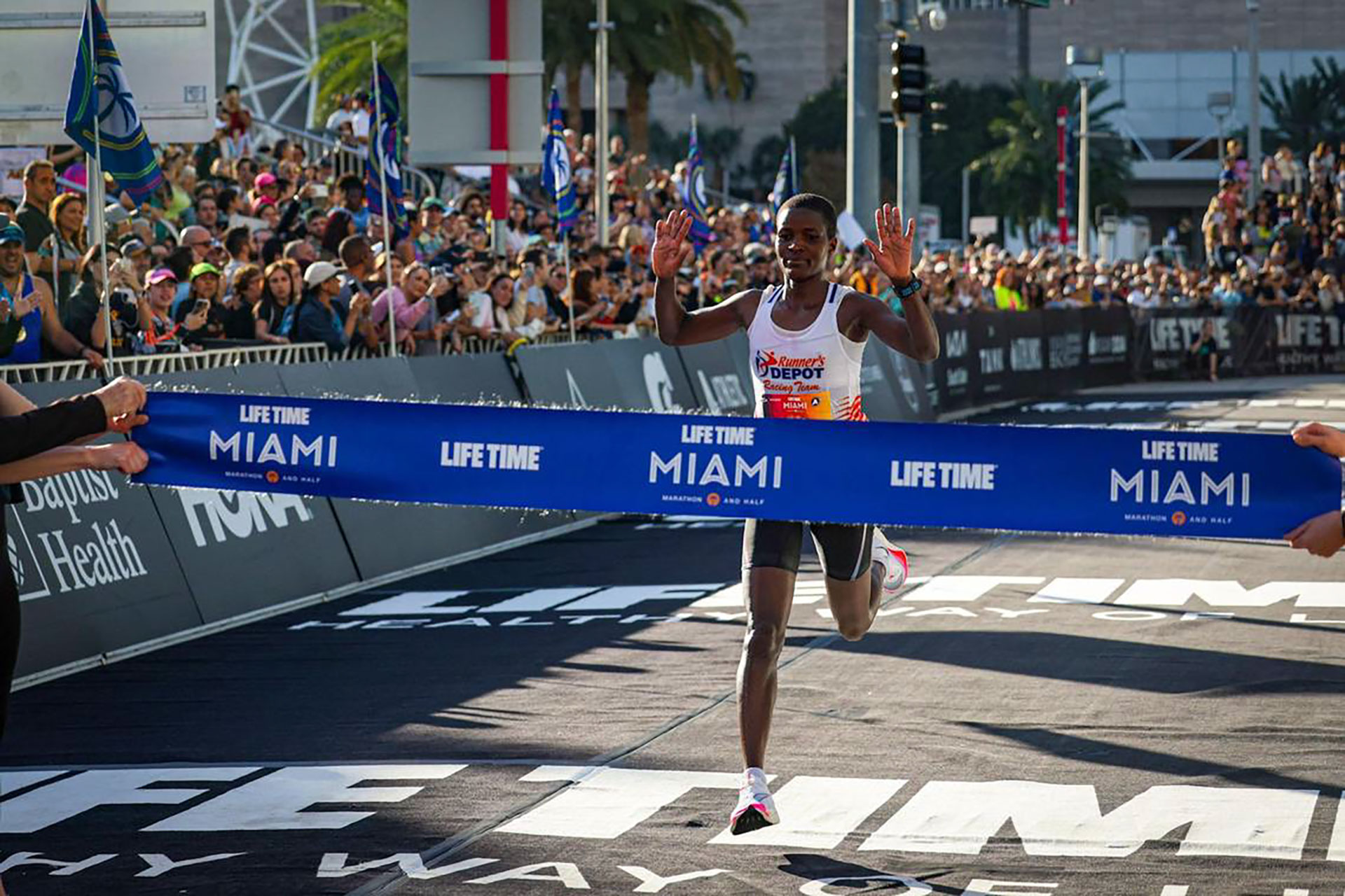 George Onyancha completó el maratón en  2 horas, 18 minutos y 26 segundos