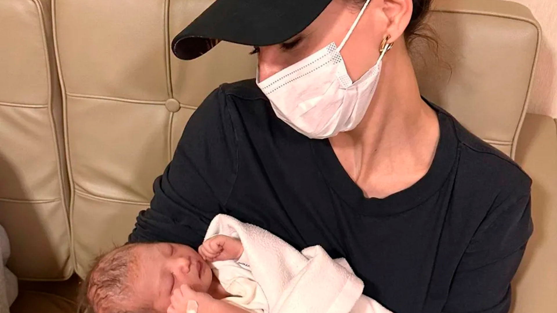 La China Suárez se convirtió en tía y compartió la primera foto de su sobrina: “Ponjita amada”