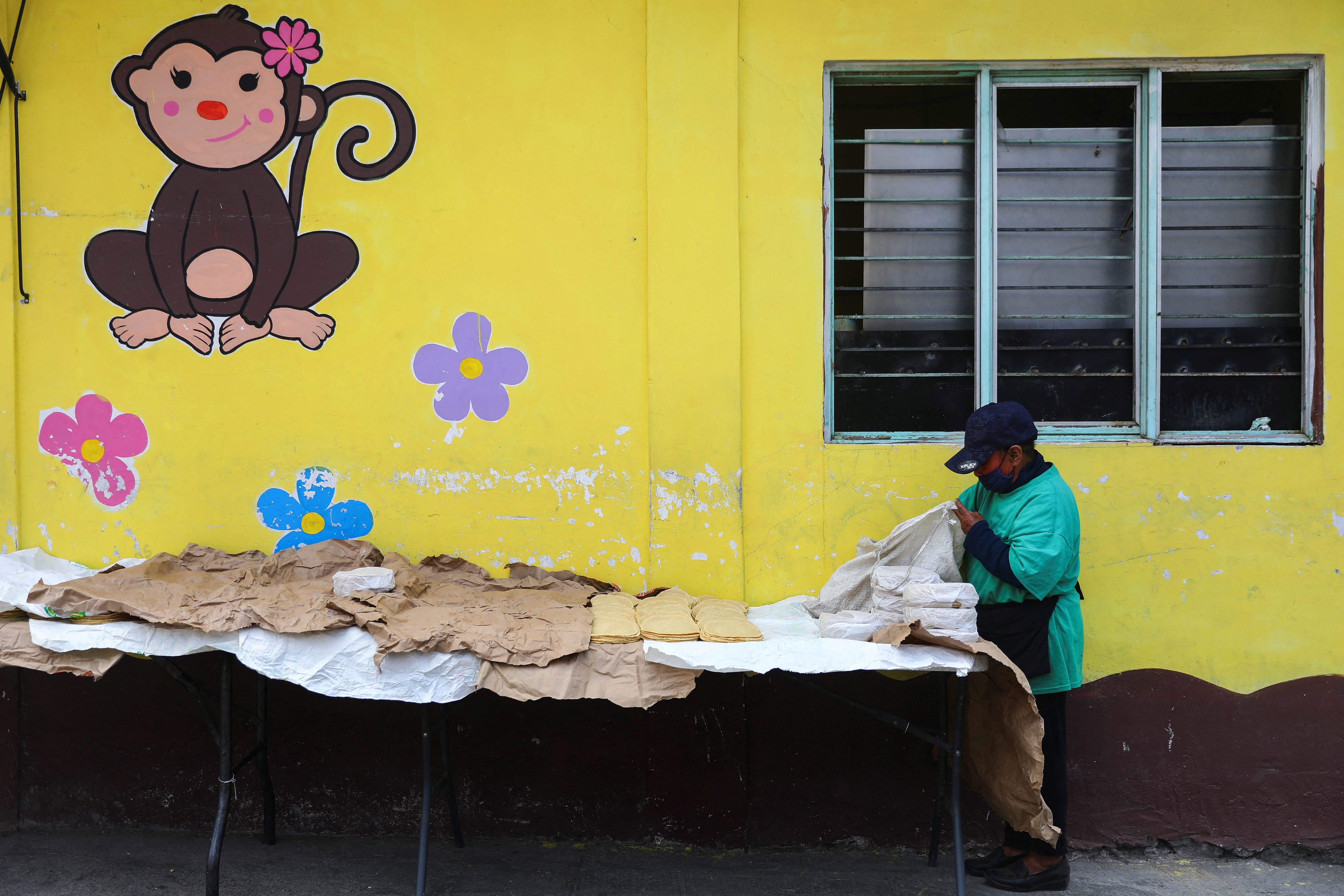 Se recomienda comparar las tortillas en lugares donde se pueda ver su elaboración y las condiciones de higiene (REUTERS/Edgard Garrido)