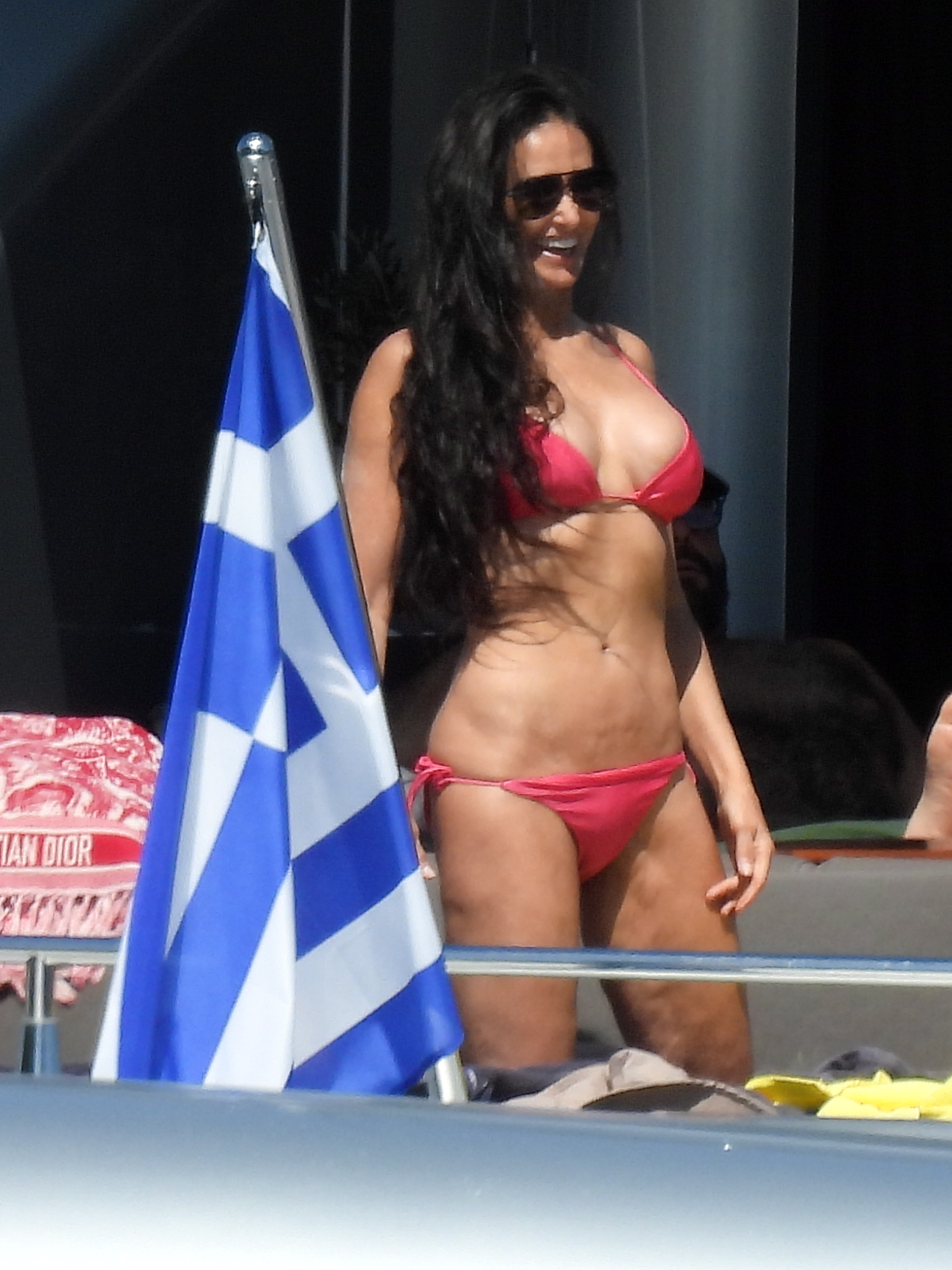 Una de las últimas imágenes de Demi. De vacaciones en Grecia, con un bikini fucsia y la belleza deslumbrante de siempre
Photo © 2022 Splash News/The Grosby Group

