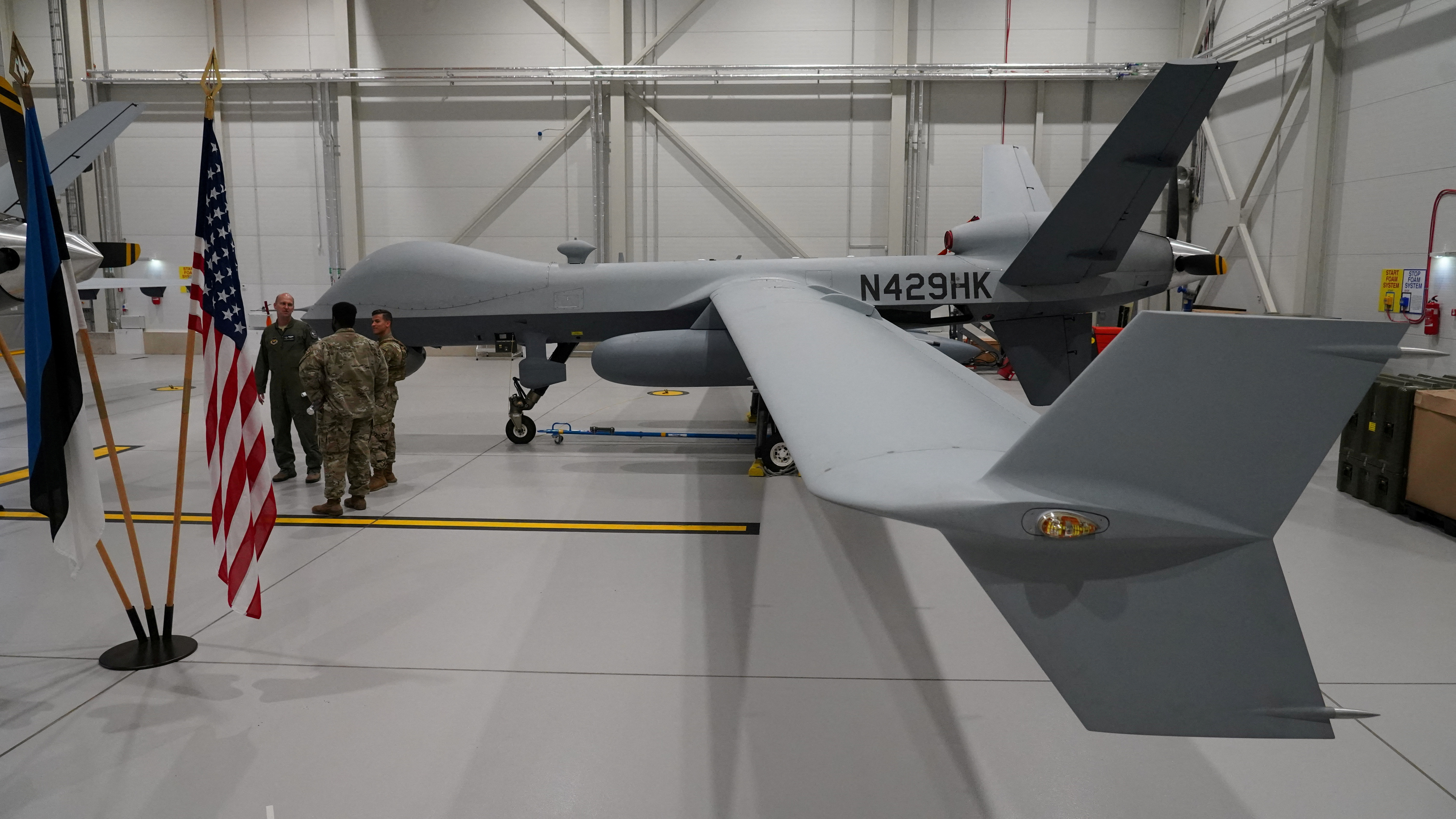 Un avión no tripulado MQ-9 Reaper de las Fuerzas Aéreas de EEUU en un hangar de la base aérea de Amari, en Estonia (Reuters)

