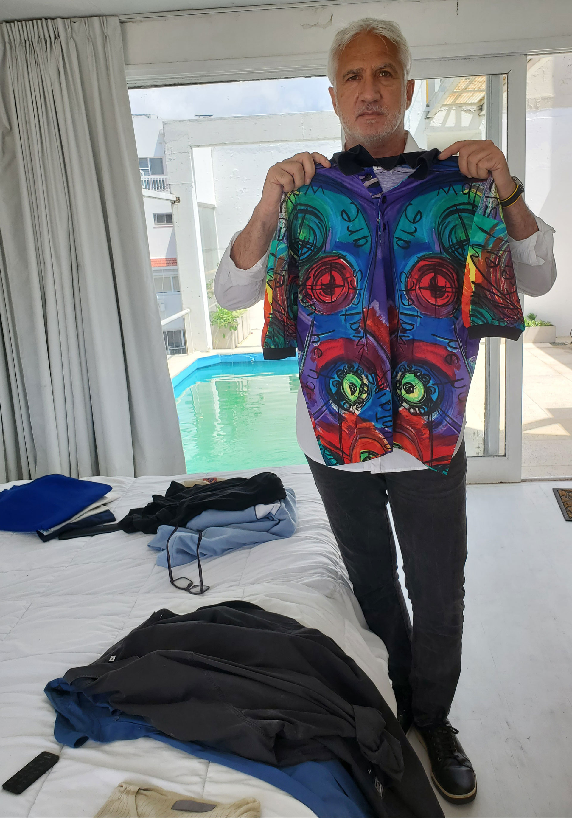 Leo y su colección de remeras de Maradona