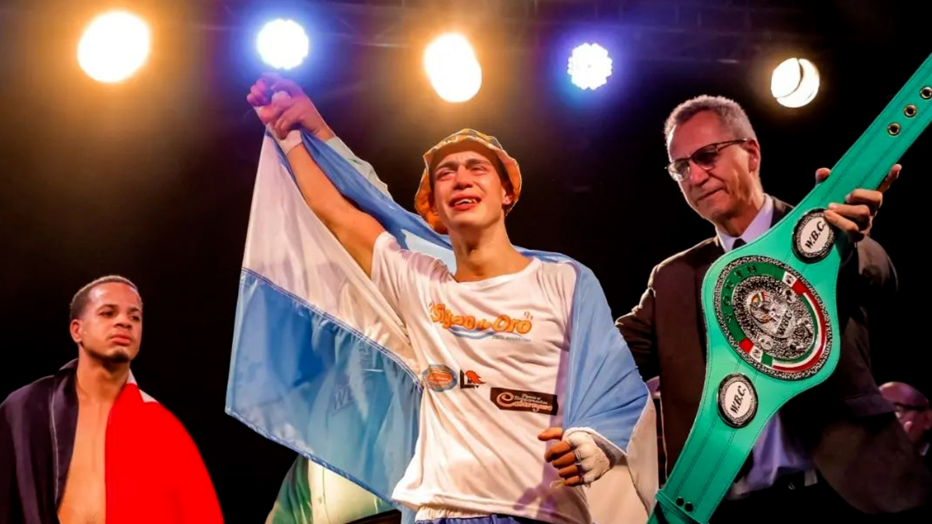 De telefonista en una pizzería a campeón mundial juvenil de boxeo: la doble vida del argentino Ezequiel Palaversic