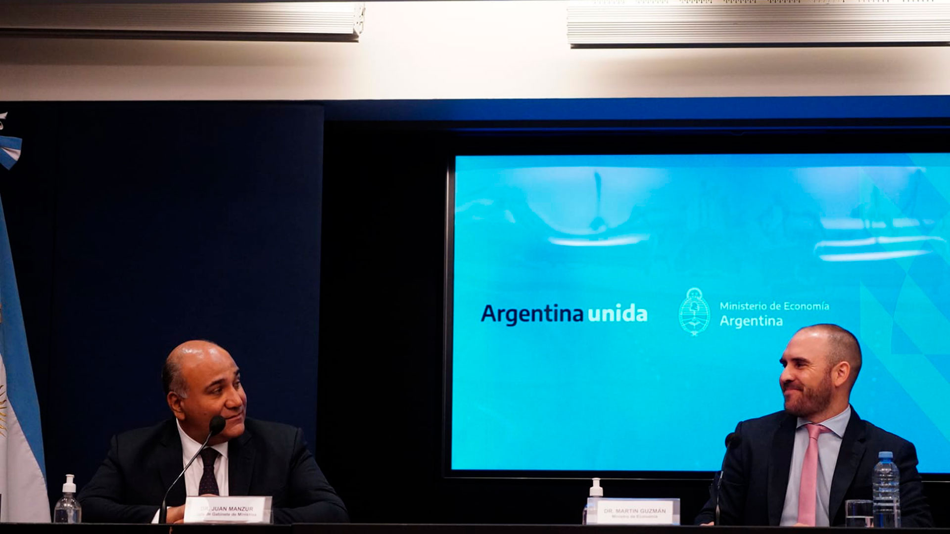El Jefe de Gabinete de Ministros, Juan Manzur, y el ministro Martín Guzmán, decidieron ampliar el déficit fiscal previsto para el año (Franco Fafasuli)