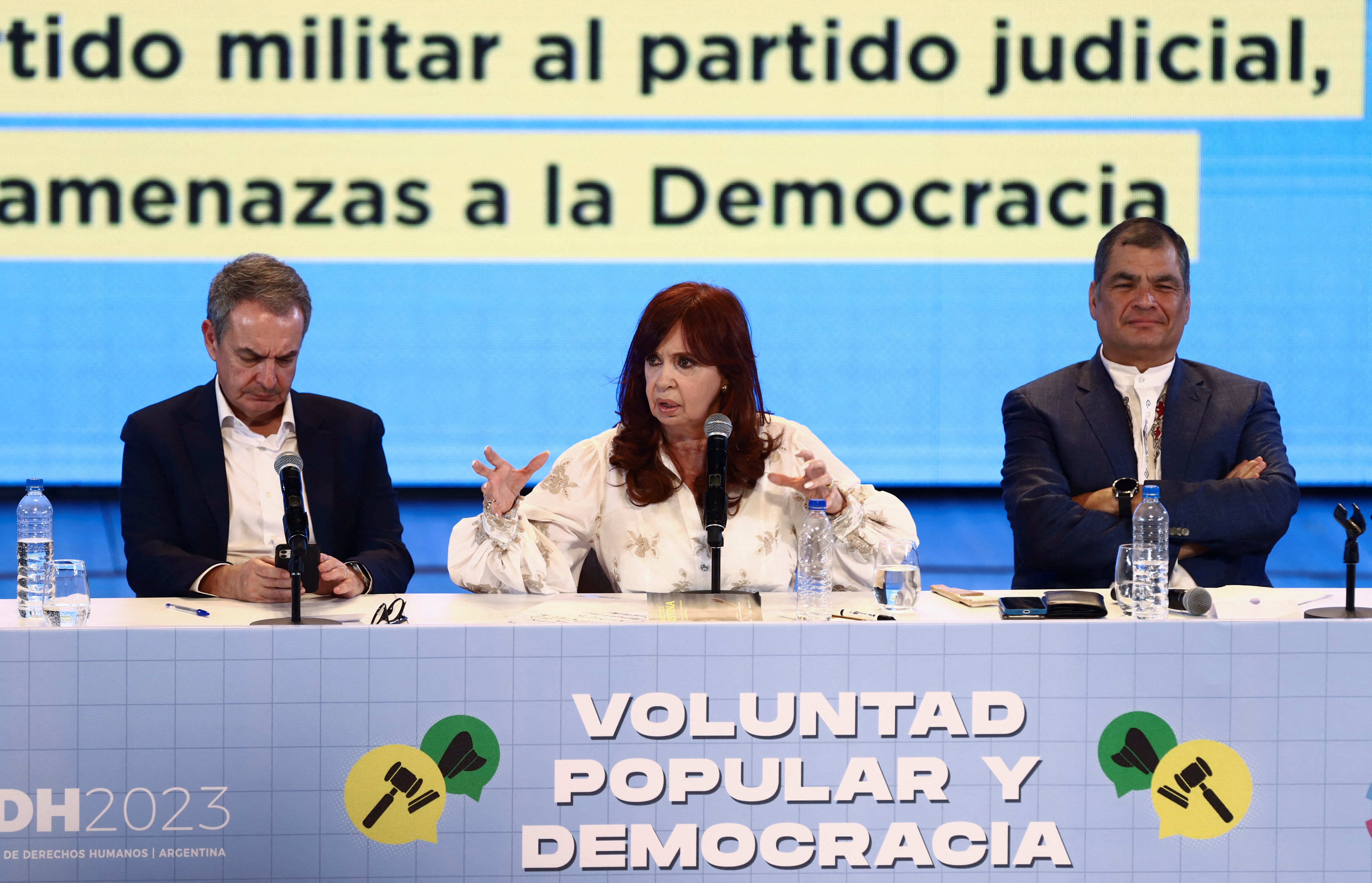 Cristina Kirchner junto a Rafael Correa y Jose Luis Rodriguez Zapatero 