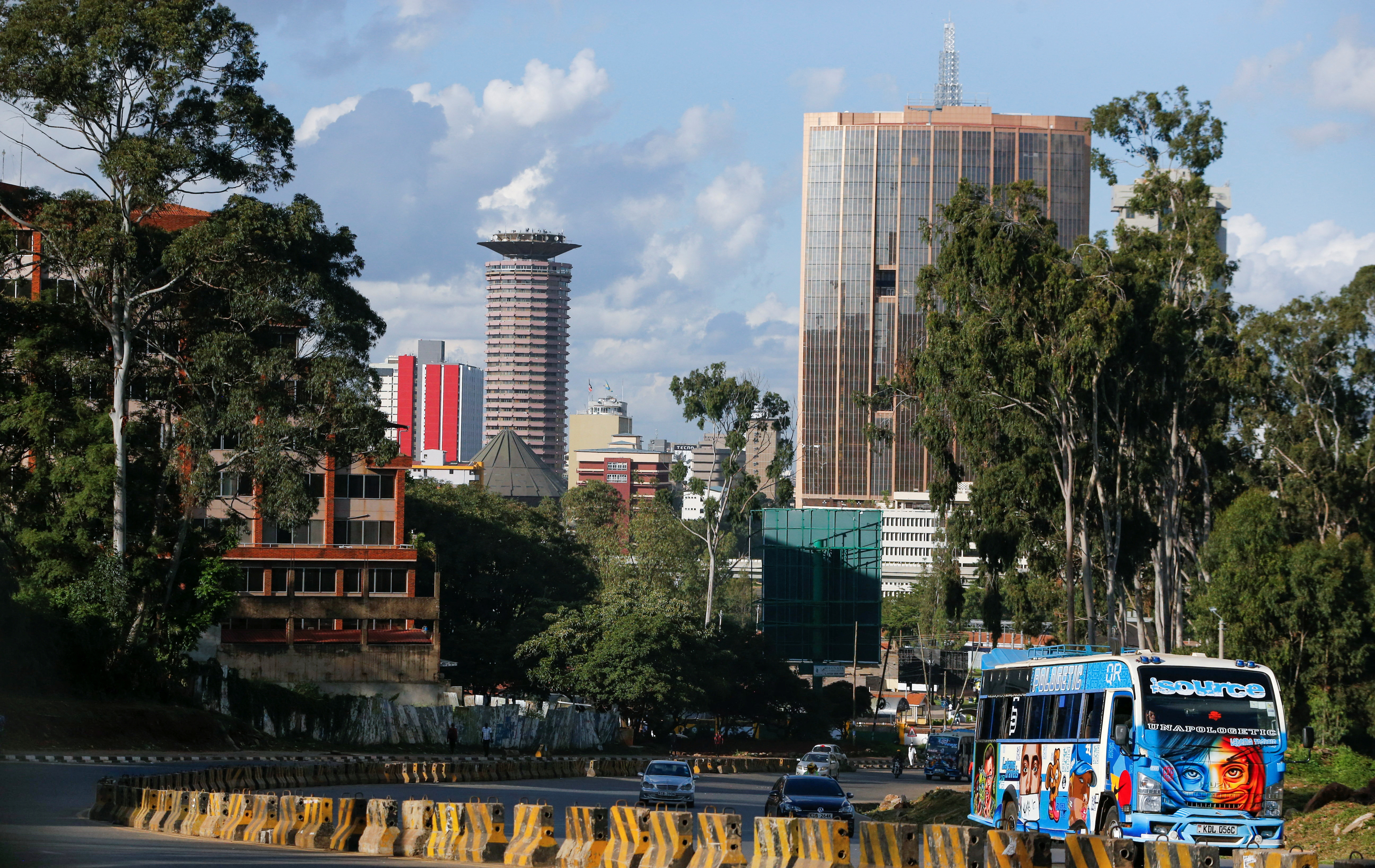 Mas imágenes de la autopista de Nairobi construida por la China Road and Bridge Corporation (CRBC) y sobre la que pesa una deuda impagable sobre el gobierno de Kenia (Reuters)