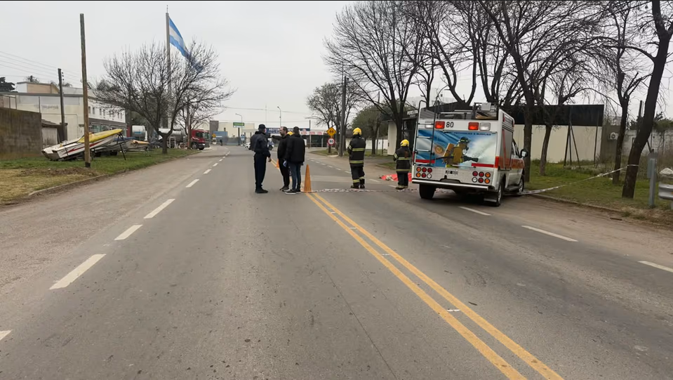 Tres adolescentes regresaban de un local bailable y fueron atropellados por un auto: muri&oacute; una chica de 17 a&ntilde;os
