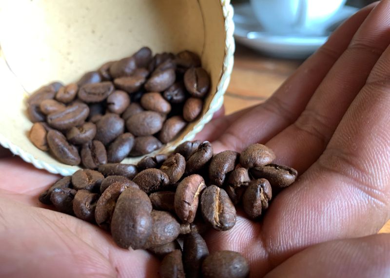 El químico 5-cafeoilquínico es un acido que se encuentra en el café
