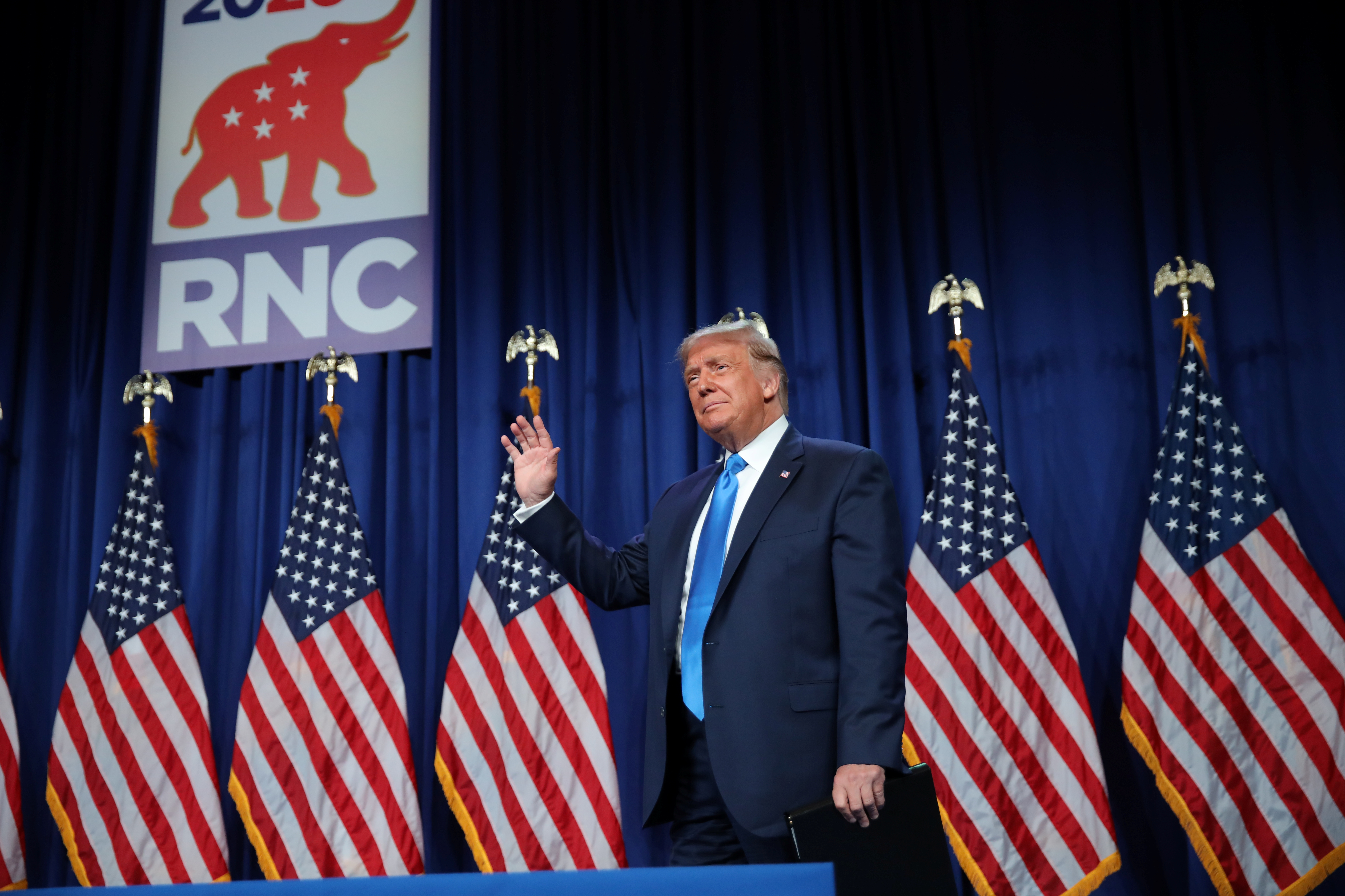 Donald Trump sube al escenario de la Convención Republicana en Charlotte (Reuters)