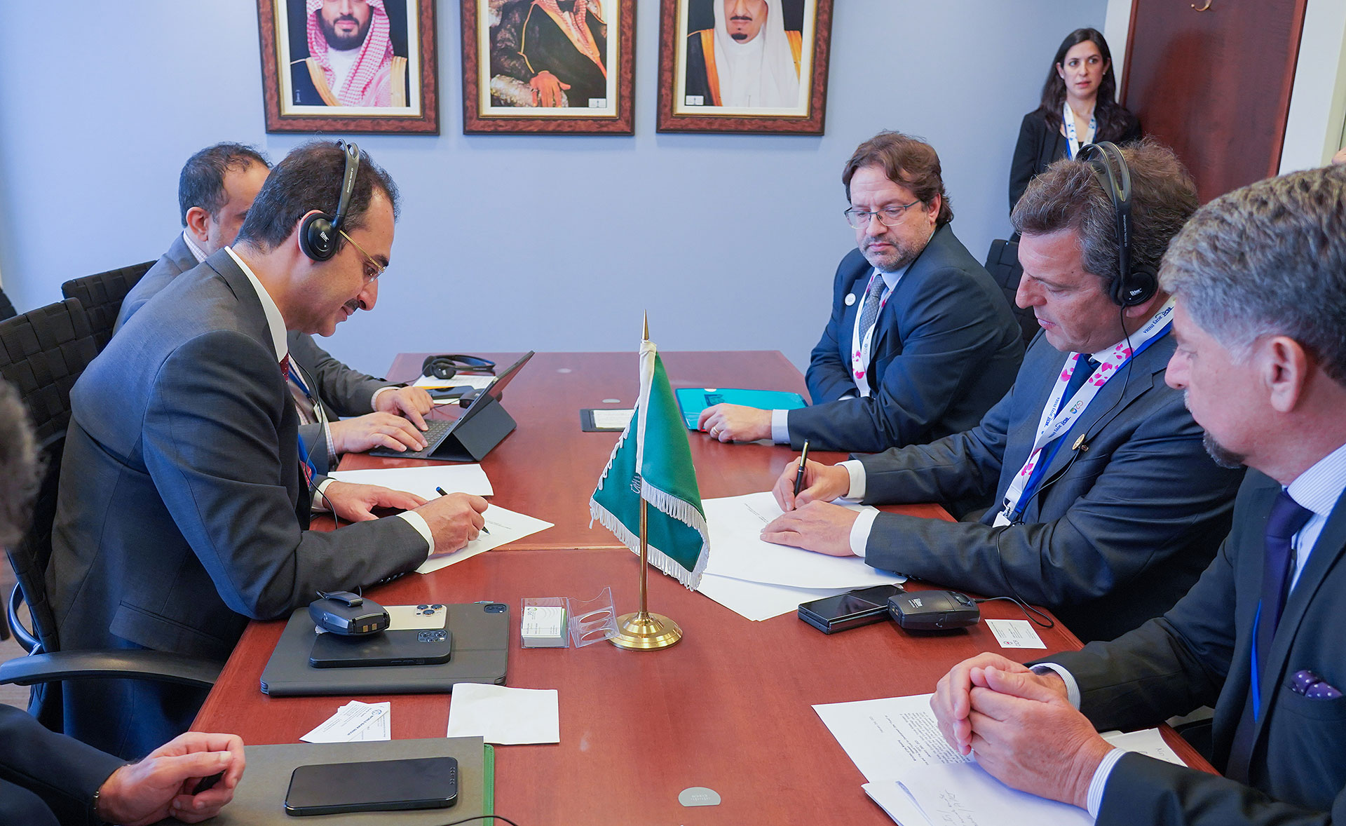 Massa, con funcionarios del fondo soberano saudí, en su reciente visita a Washington
