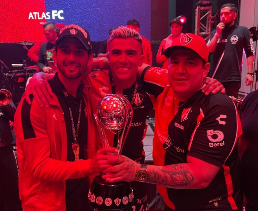 Eddy Reynoso festejó con Atlas el título del Apertura 2021 (Foto: Instagram/@caneloteam)