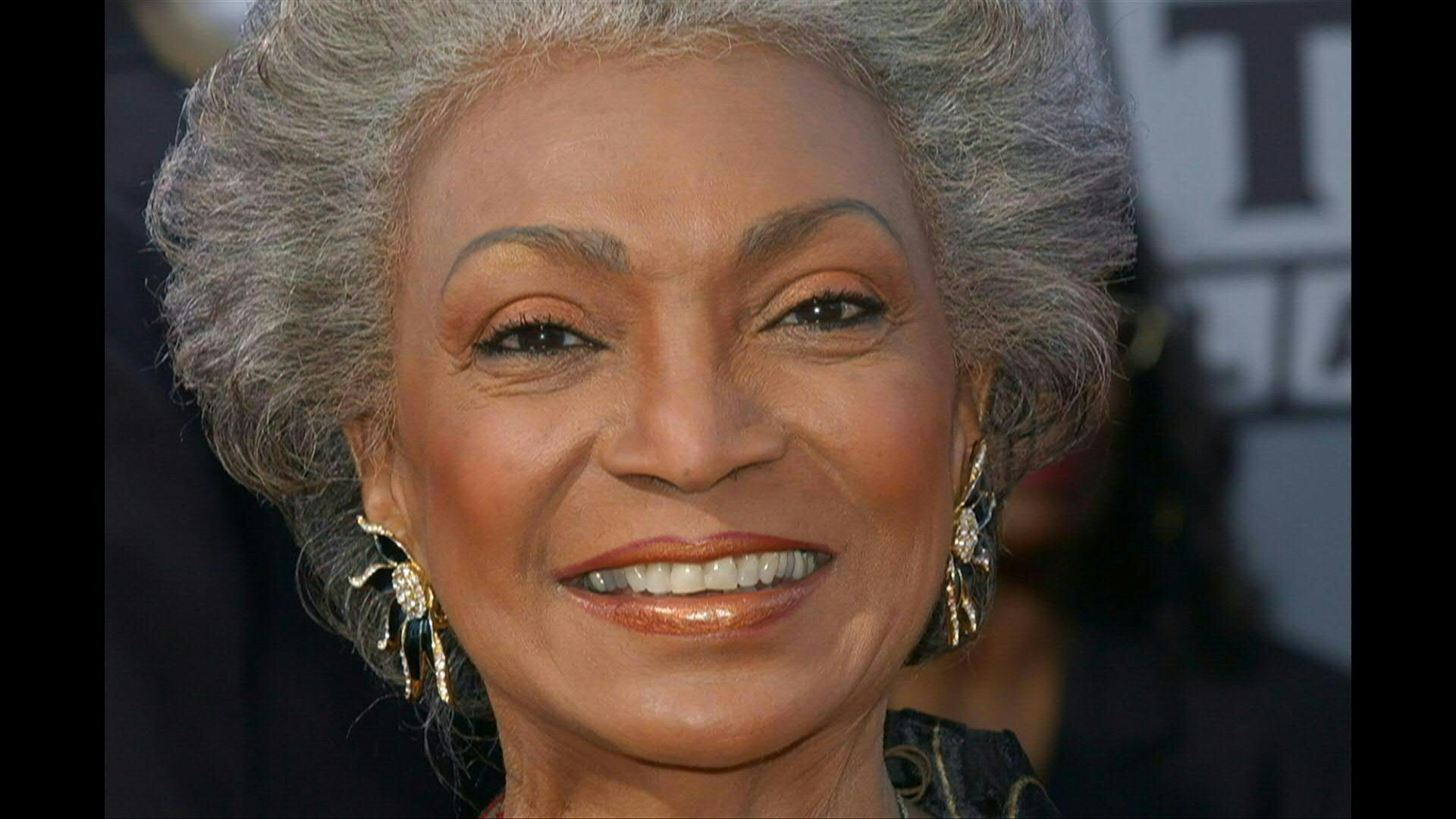 Nichelle Nichols, 31 de julio de 2022, 89 años. Actriz conocida por su interpretación de la teniente Nyota Uhura en la serie “Star Trek” de la década de 1960