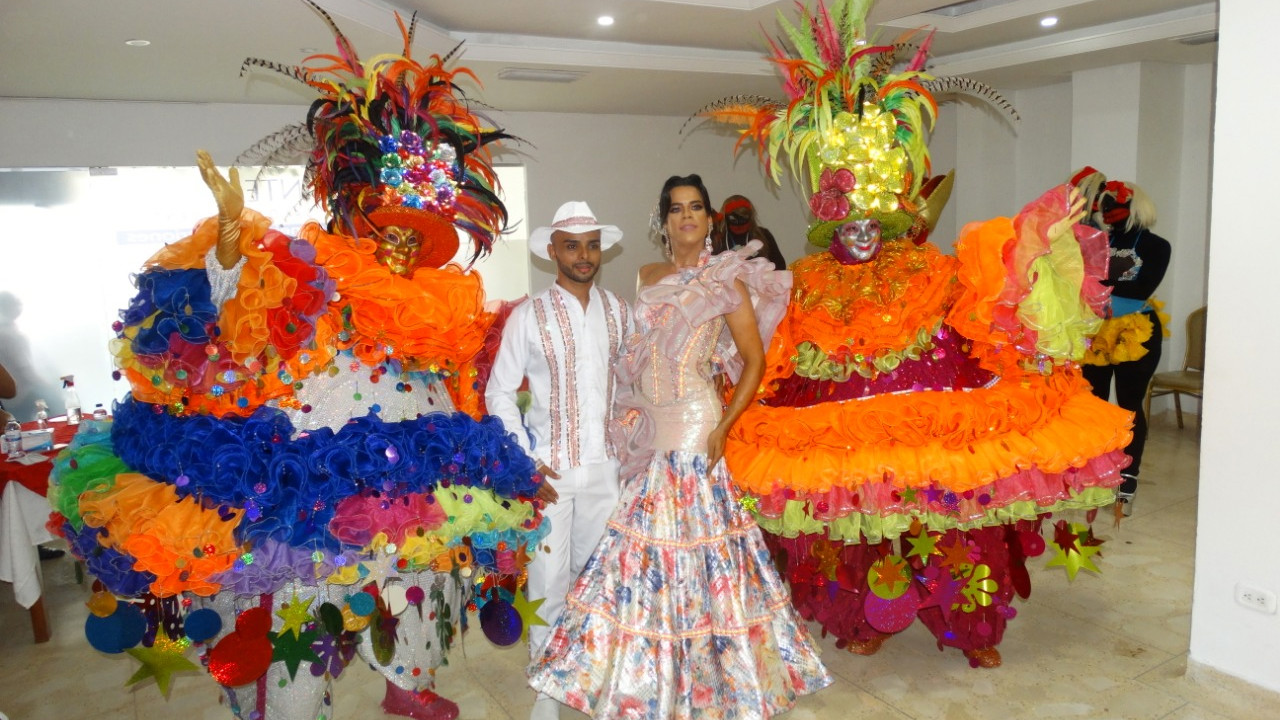 Bárbara Trespalacios y Naissir Abundarain fueron escogidos como los reyes centrales del Carnaval Gay en la edición de este año. Foto: @carnaval_gay