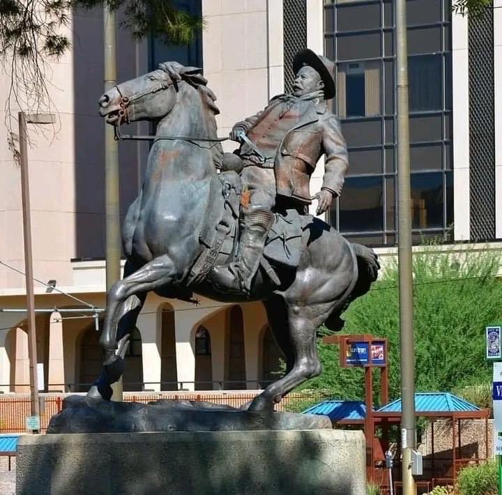 La estatua de Pancho Villa que incomoda en una ciudad de EEUU