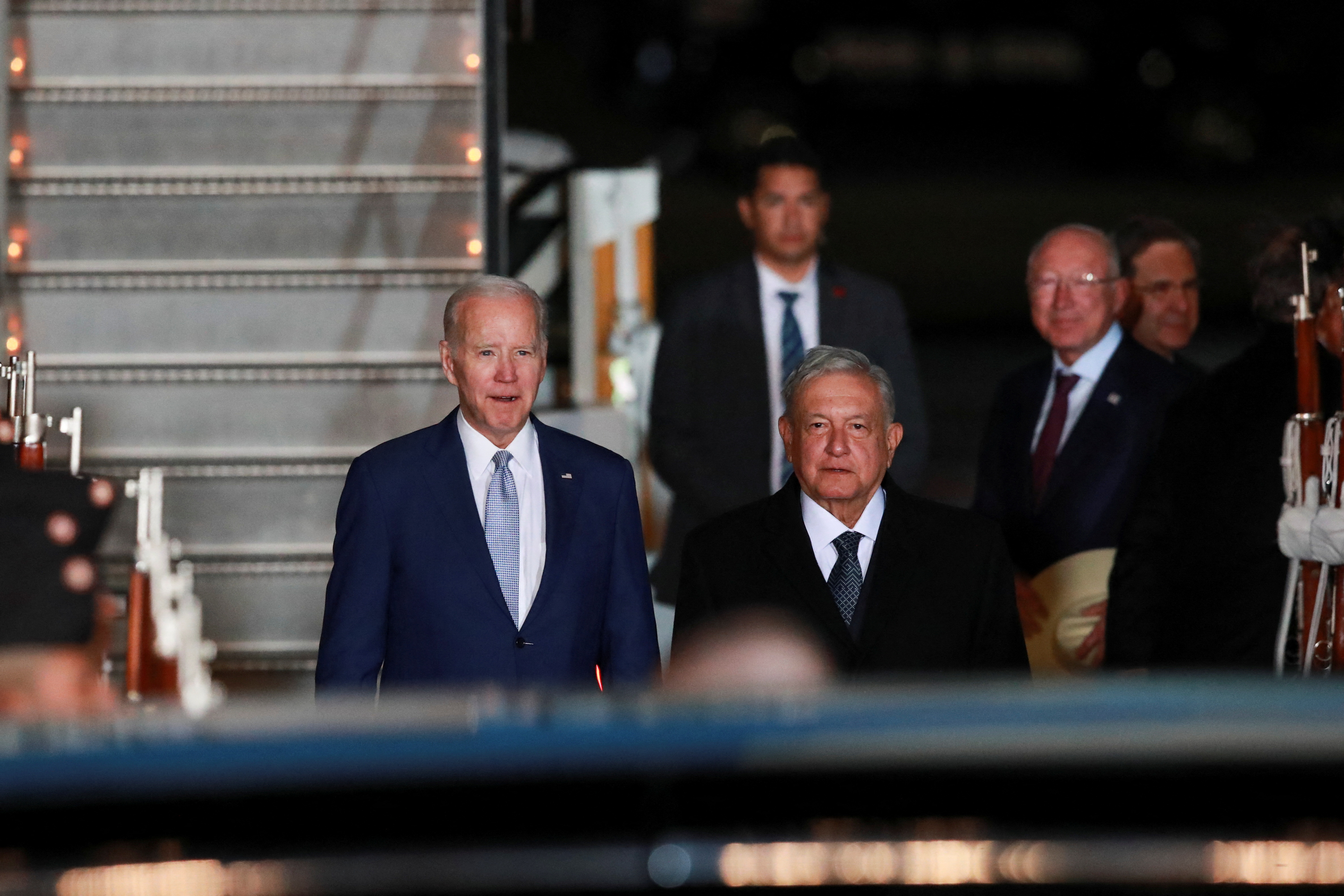 Ken Salazar, Esteban Moctezuma, Marcelo Ebrard y AMLO fueron la comitiva que recibió a Joe Biden en México (REUTERS/Henry Romero)