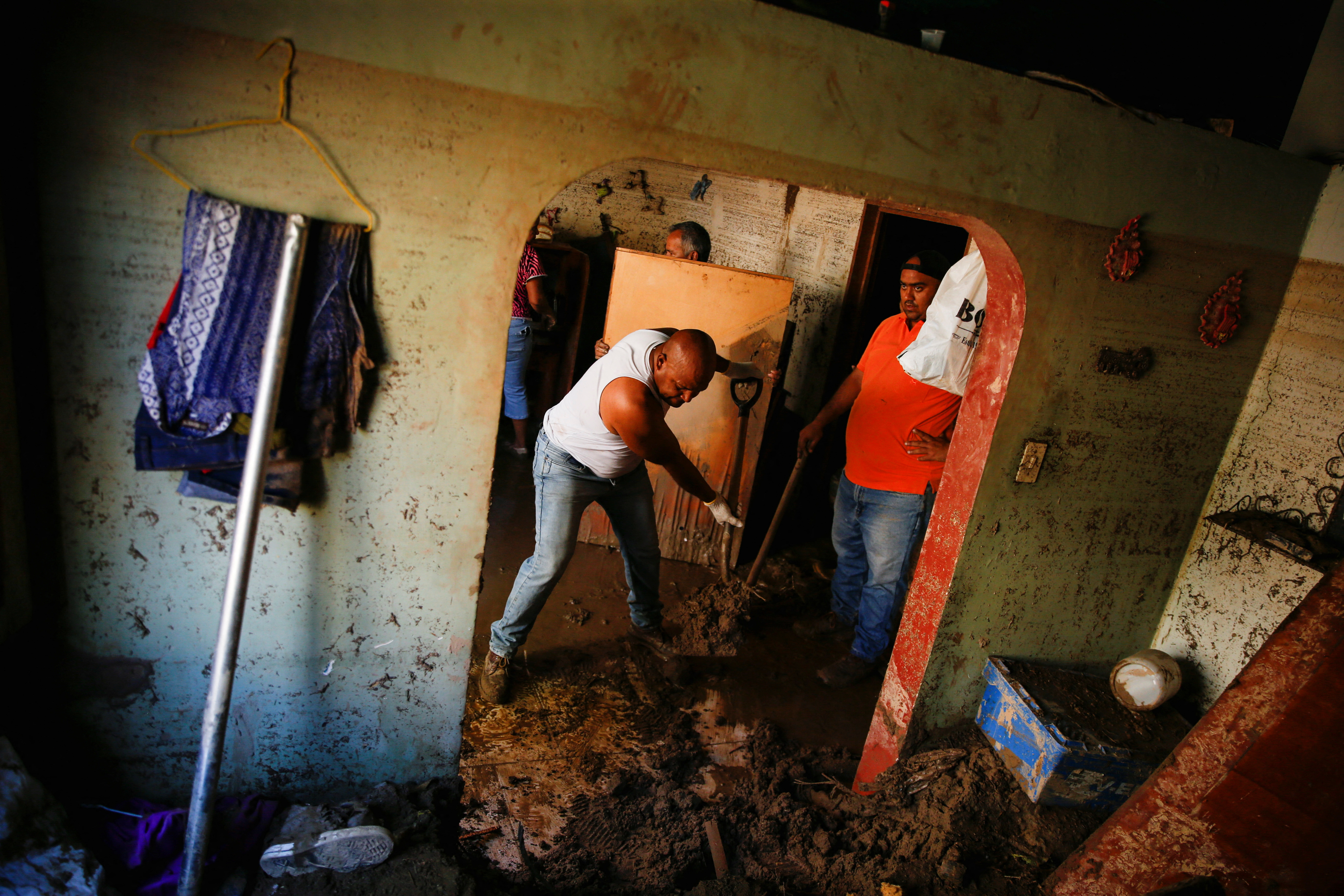 Hay viviendas y locales comerciales completamente destruidos  REUTERS/Leonardo Fernandez Viloria