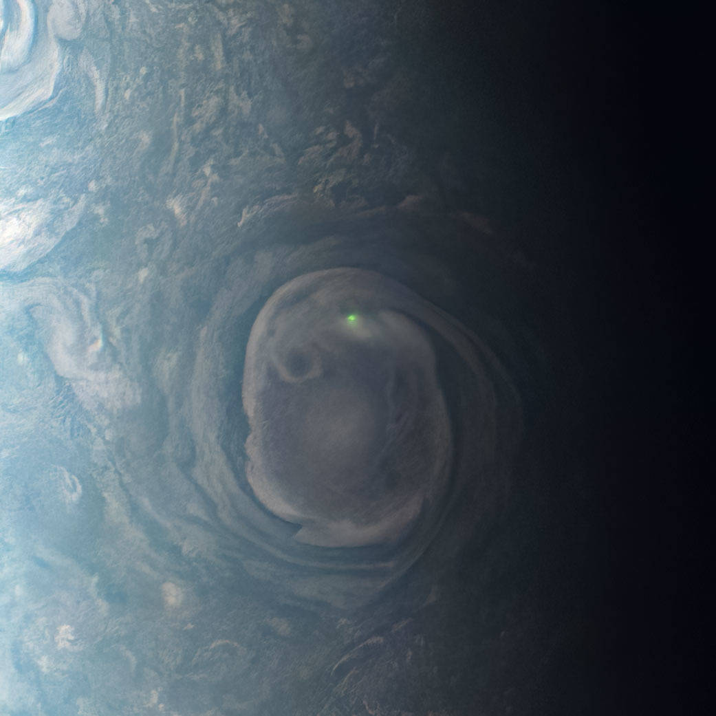 Una tormenta eléctrica sobre Júpiter es captada por la NASA