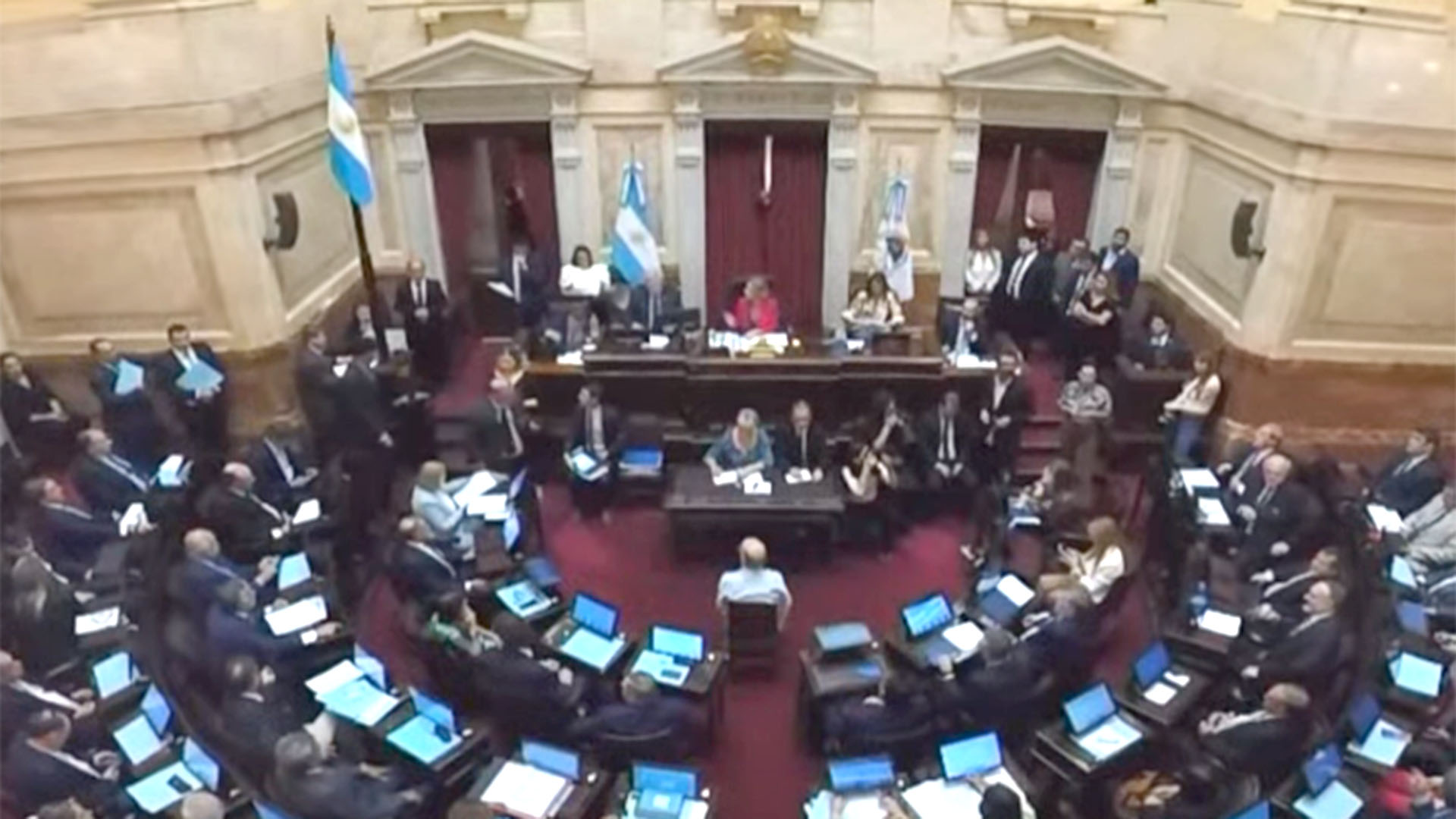 Sesión en el Senado: sin la presencia de Cristina Kirchner, el oficialismo y la oposición debaten en el recinto luego de cuatro meses de parálisis