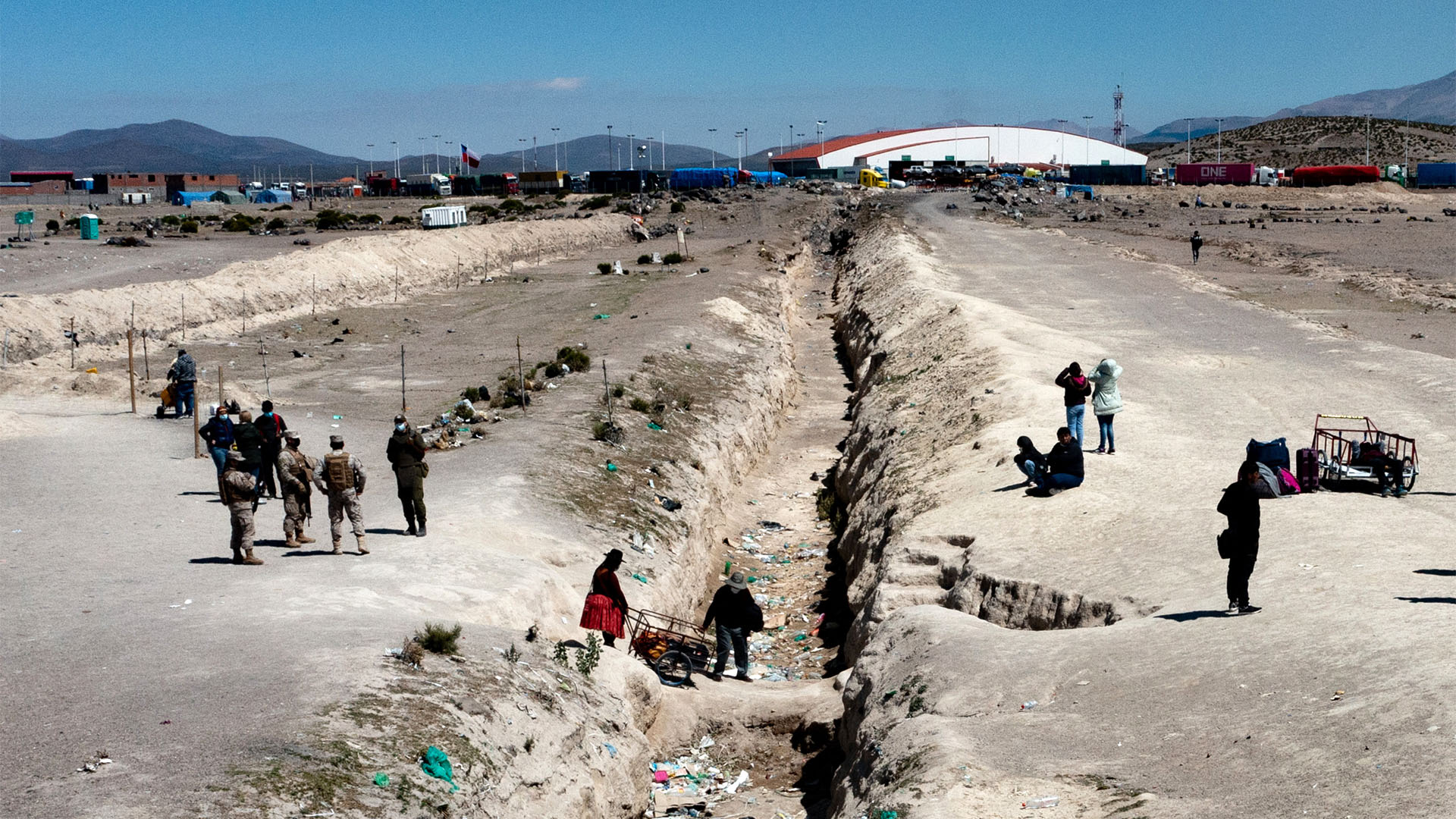 Al menos 20 personas murieron en 2021 intentando cruzar la frontera Pisiga-Colchane, a 460 kilómetros de La Paz y 2.000 de Santiago (William Wroblewski / AFP)