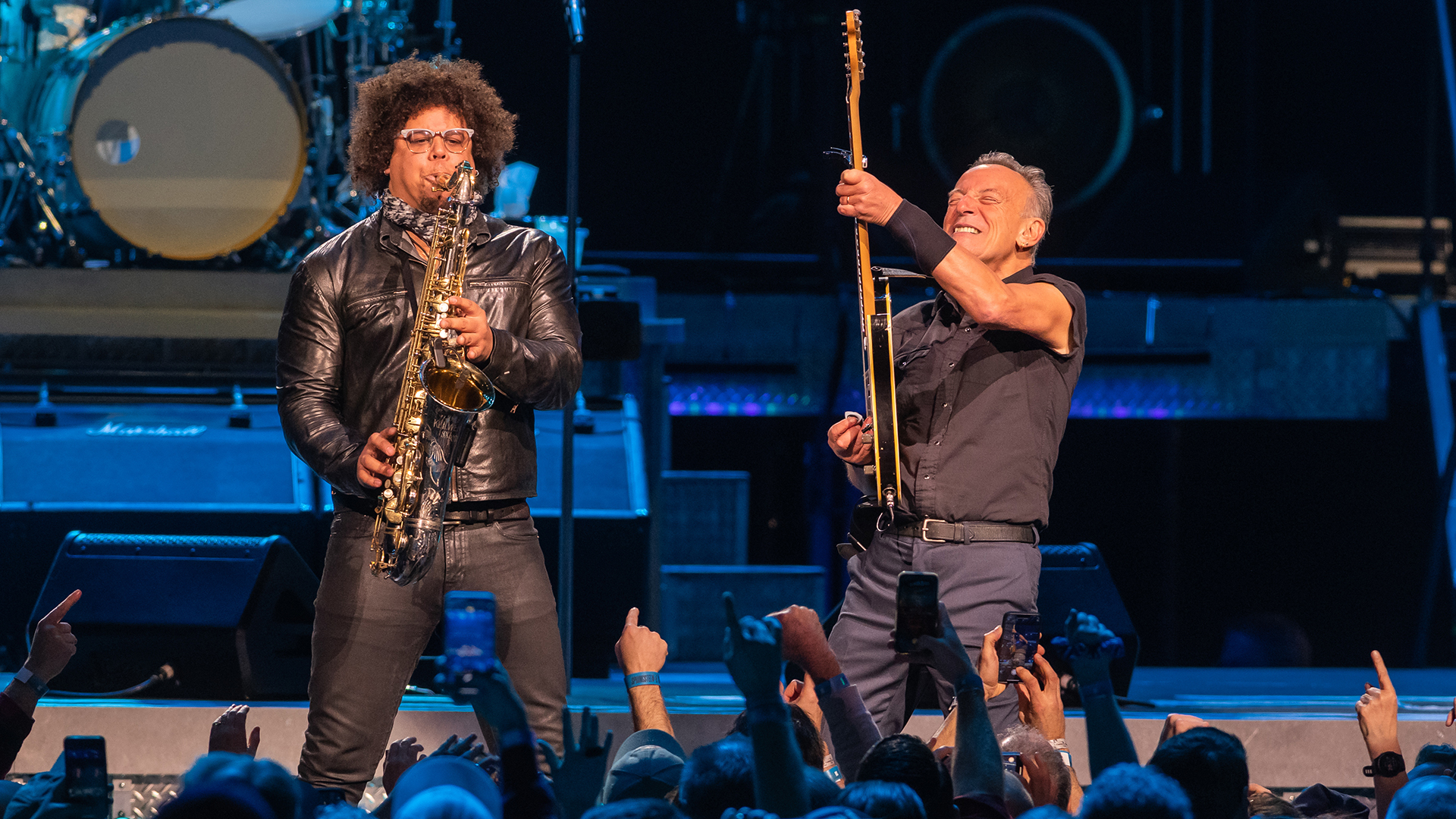 Springsteen y el saxofonista Jake Clemons, sobrino del histórico Clarence, miembro fundador y amigo del alma del Boss (Foto: The Washington / Kyle Gustafson)