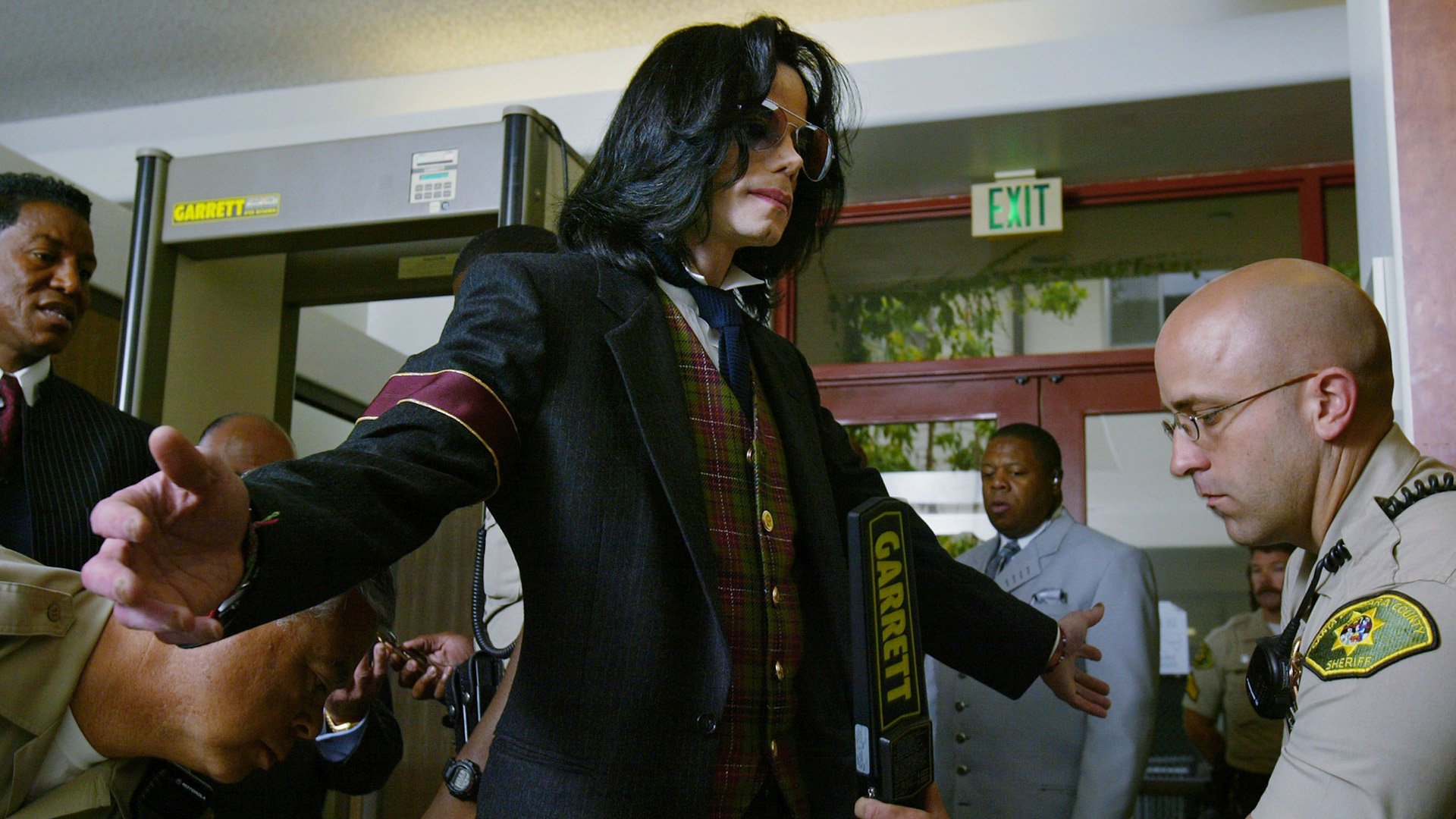 Se supone que Michael Jackson se quedó pelado tras sufrir graves quemaduras de segundo y tercer grado durante la filmación de un comercial en 1984 (Photo by Eric Neitzel-Pool/Getty Images)