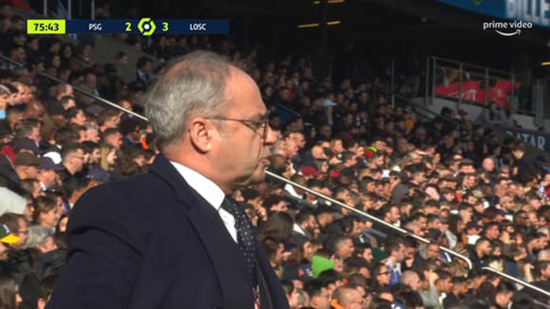 Luis Campos se sentó con Galtier en el banco de suplentes para observar el partido ante Lille