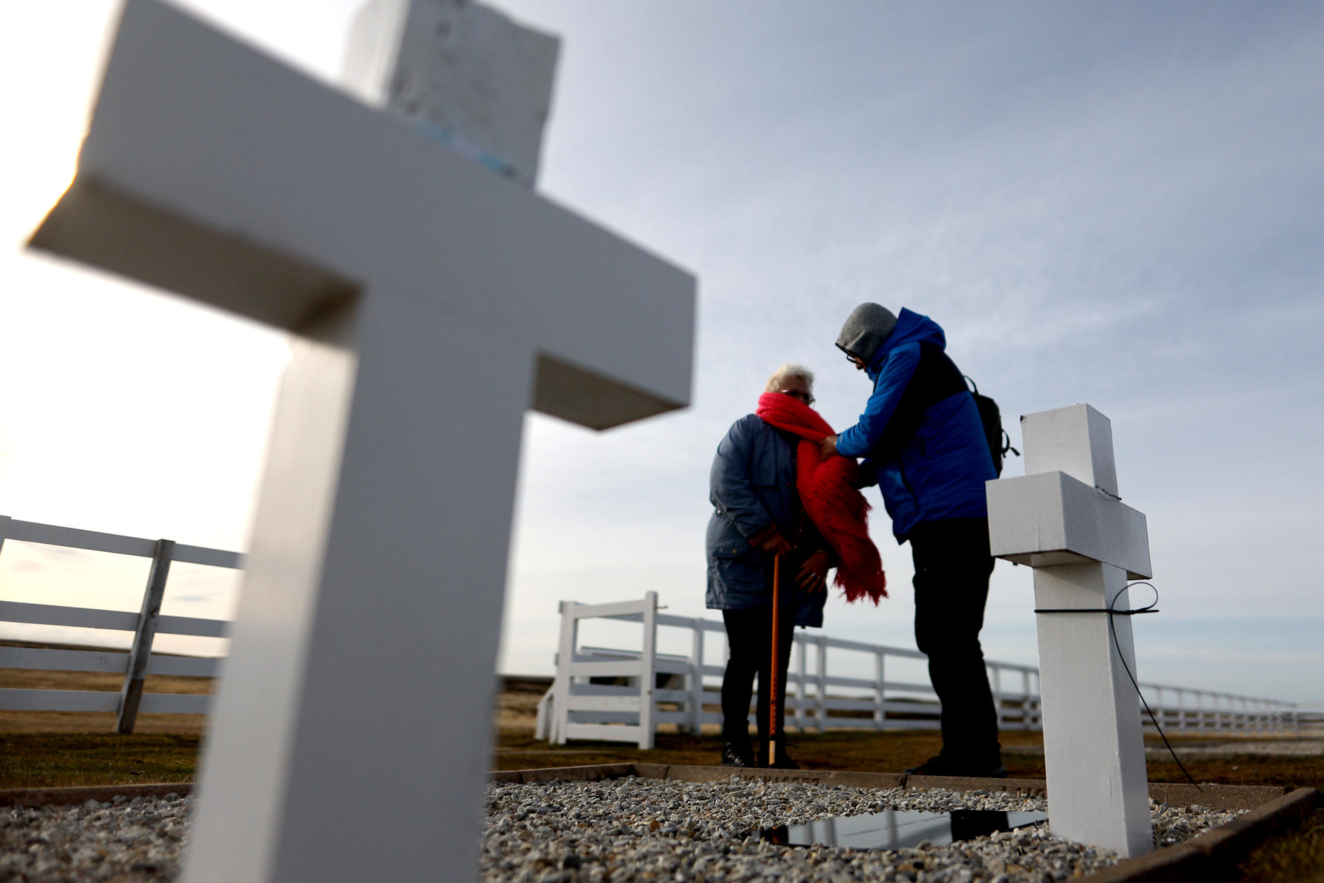 En medio de la tensi&oacute;n pol&iacute;tica, excombatientes regresaron a Malvinas 44 a&ntilde;os despu&eacute;s de la guerra para despedirse de sus compa&ntilde;eros