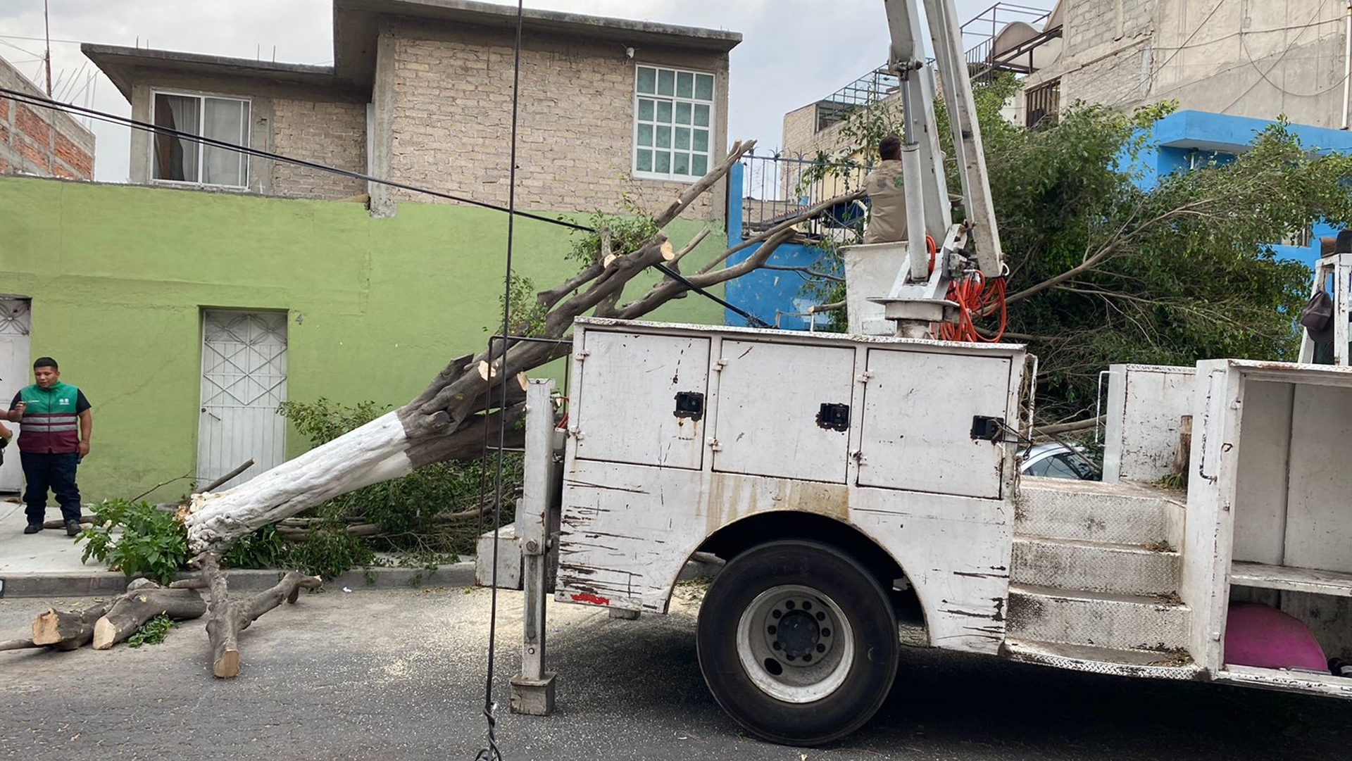 Fuertes Ráfagas De Viento Dejaron Heridos Y Diversos Estragos En La Cdmx Y Edomex Infobae 2988