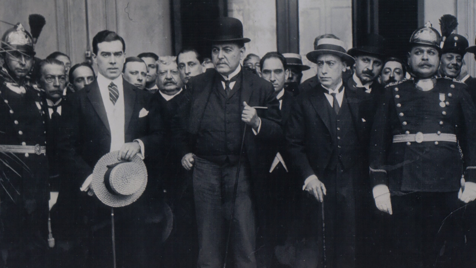 Hipólito Yrigoyen mantuvo la política de neutralidad ante la Primera Guerra Mundial declarada por su antecesor, Victorino de la Plaza