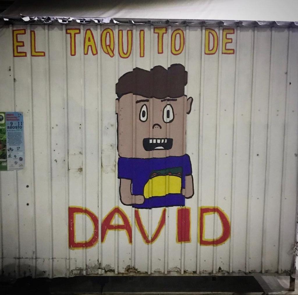 Un puesto ilustrado por la artista independiente Taquito Jocoque fue 'borrado' por las disposiciones de la Alcaldía Cuauhtémoc. La imagen ilustra a una persona que murió en la pandemia de COVID-19 (Foto: Tamara de Anda)