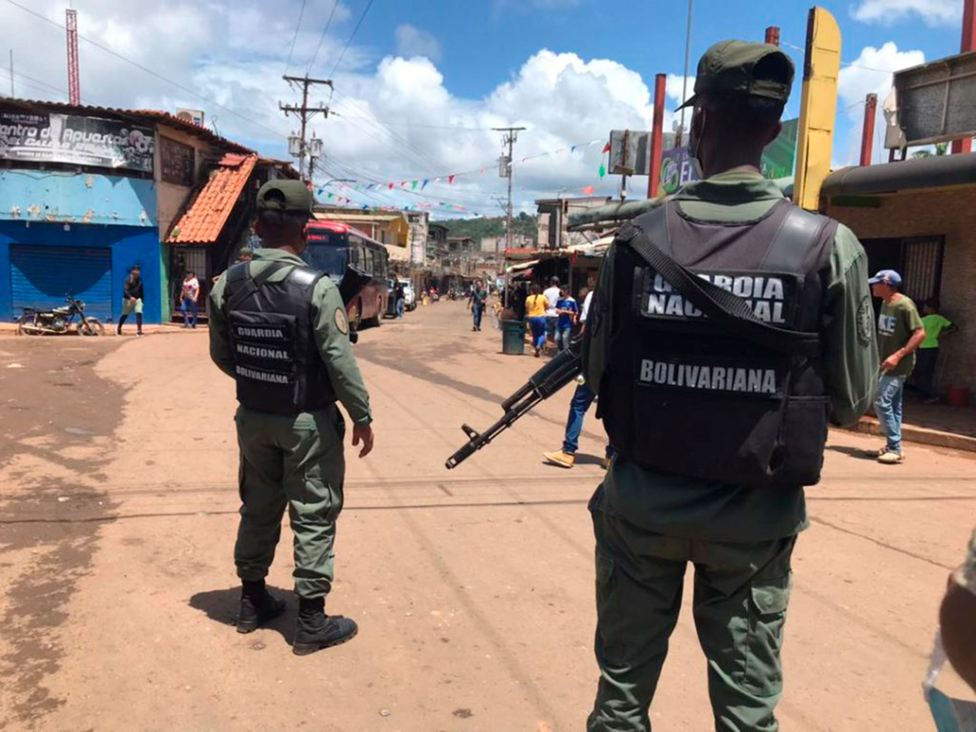 La GNB instalada en las calles de El Callao en el marco de la tensión por enfrentamientos entre bandas