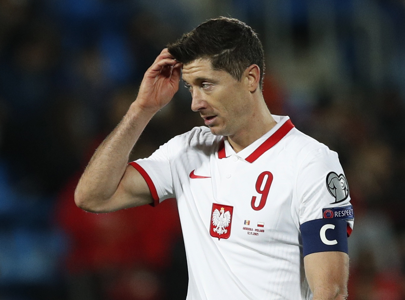 Robert Lewandowski es la figura de la selección polaca que busca clasificar a Qatar 2022 (REUTERS/Albert Gea)